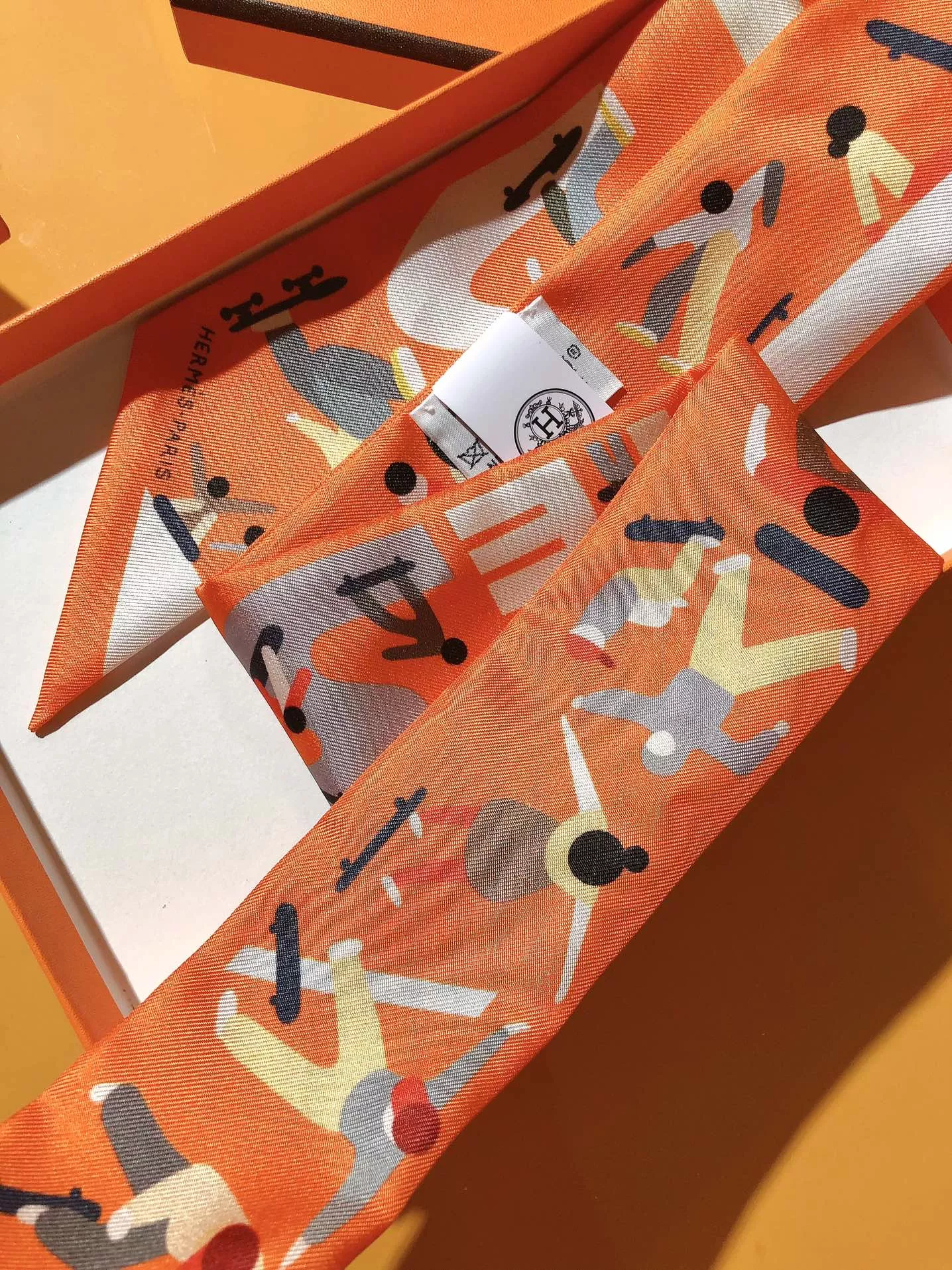 ModernLook 9252 Hermes Silk Scarf