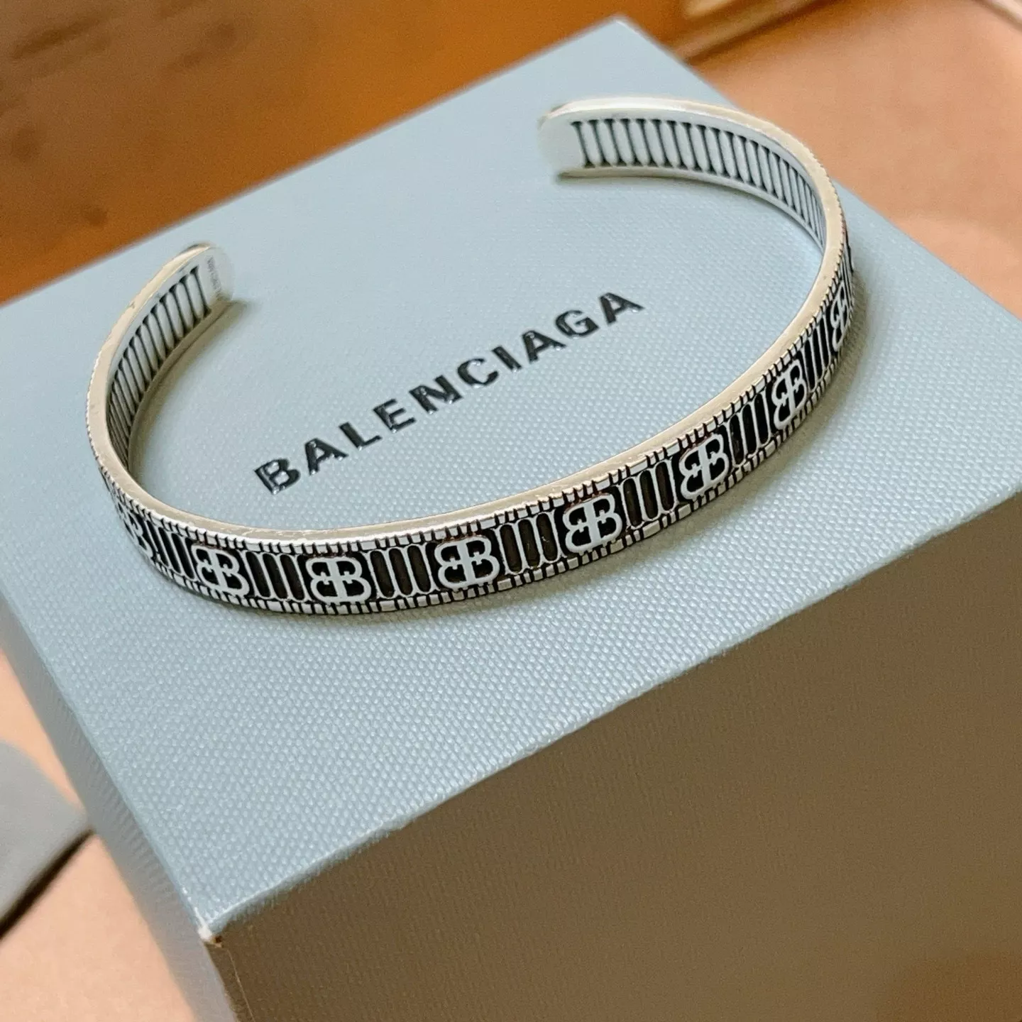 ModernLook 9587 Balenciaga Bracelets