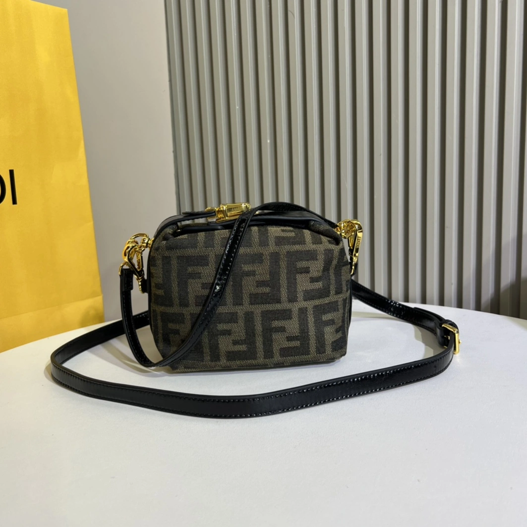 ModernLook 9587 Fendi AAA Quality Messenger Bags For Women