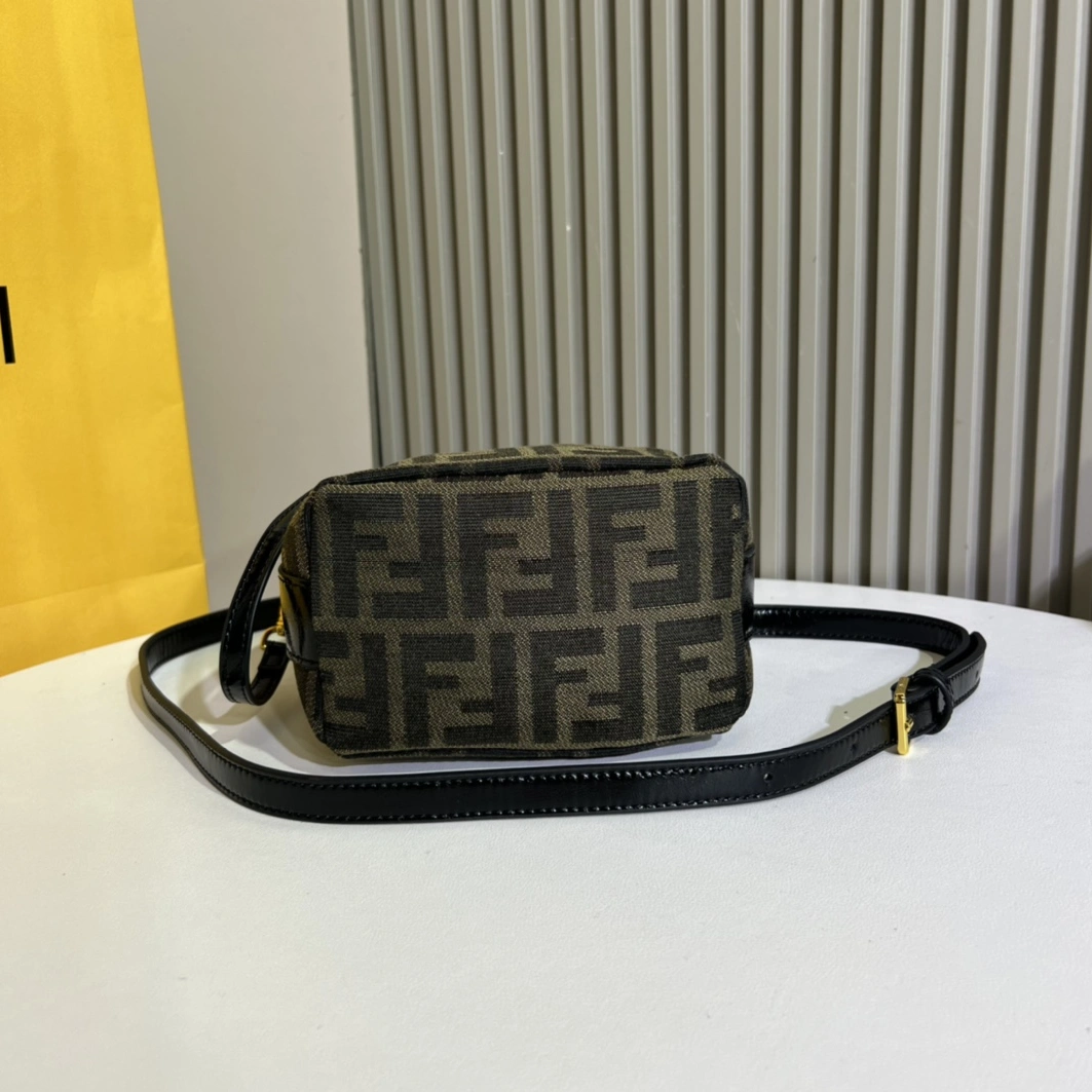 ModernLook 9587 Fendi AAA Quality Messenger Bags For Women