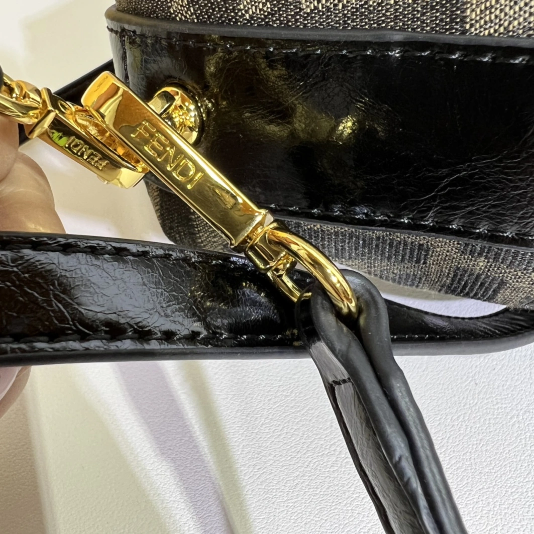 ModernLook 9587 Fendi AAA Quality Messenger Bags For Women