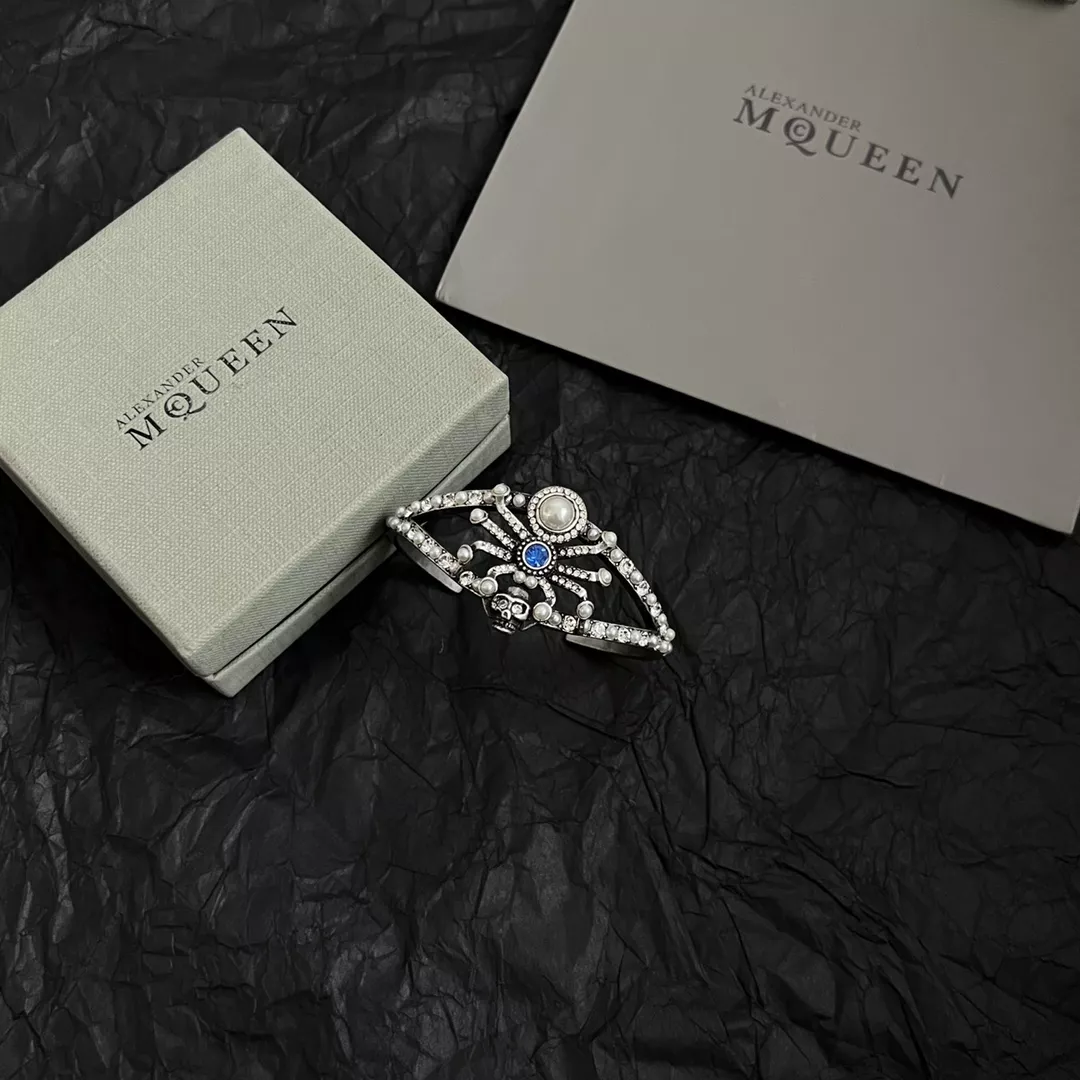 ModernLook 9698 Alexander McQueen Bracelets