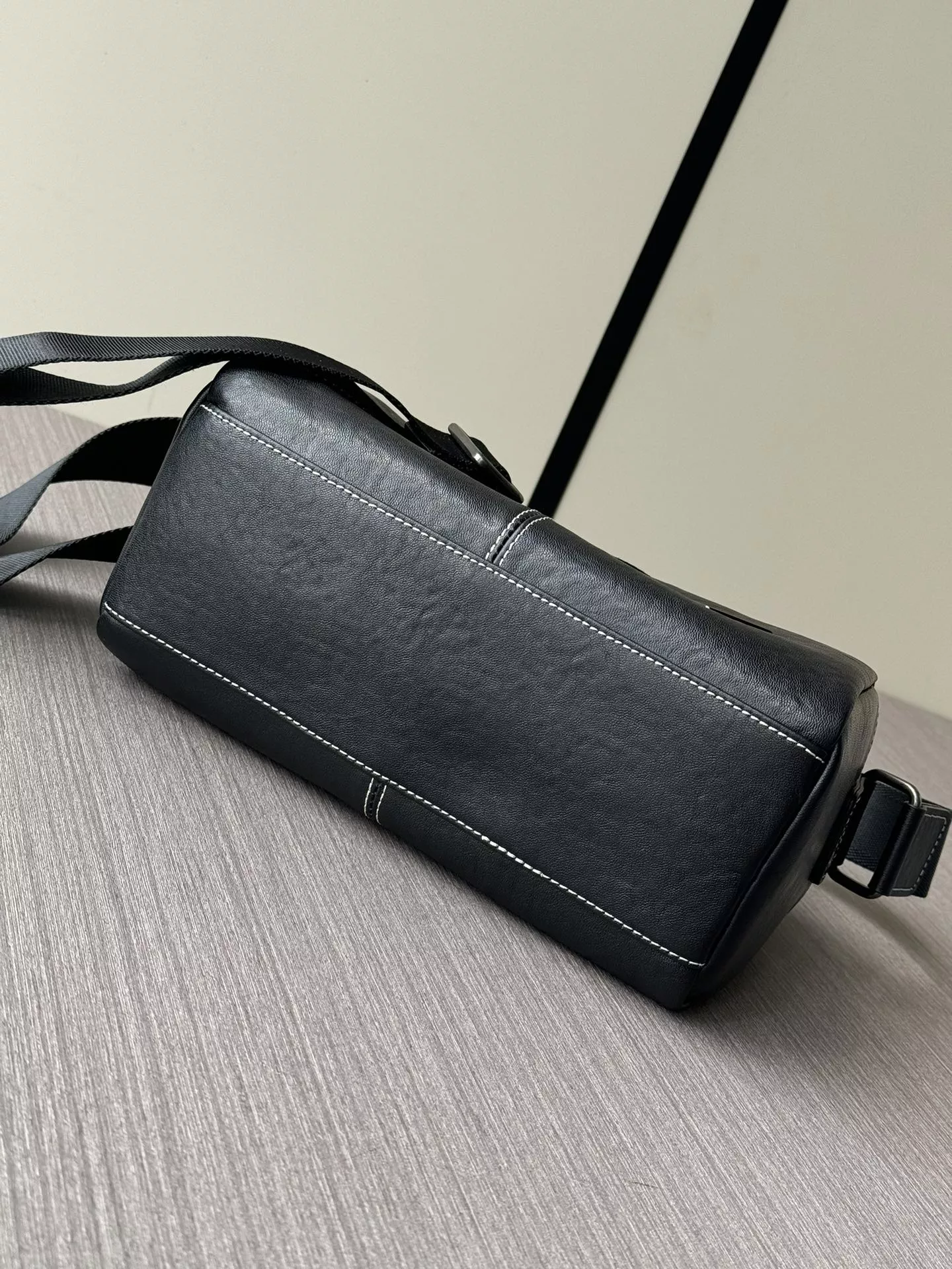 ModernLook 9776 Prada AAA Man Messenger Bags