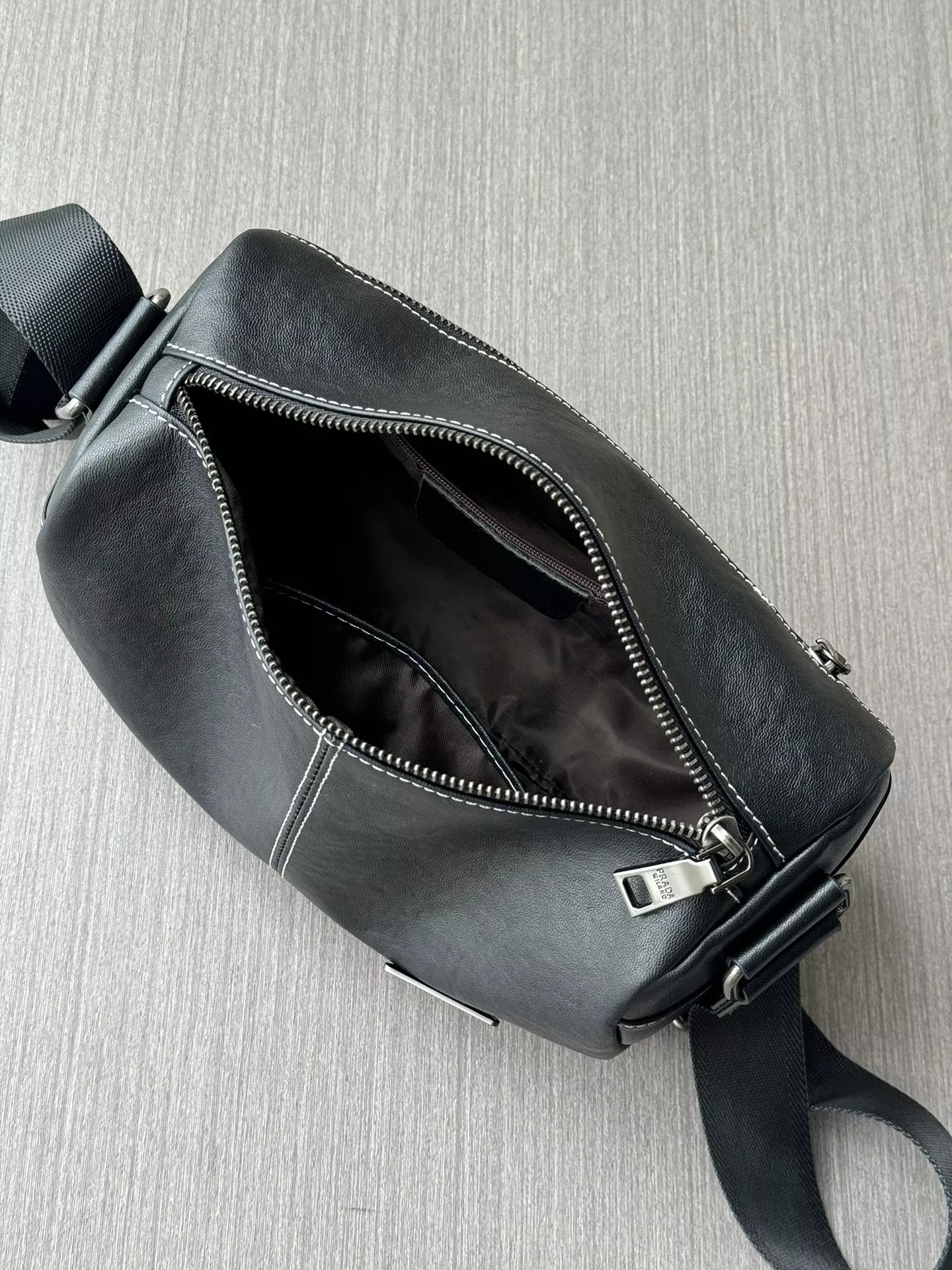 ModernLook 9776 Prada AAA Man Messenger Bags