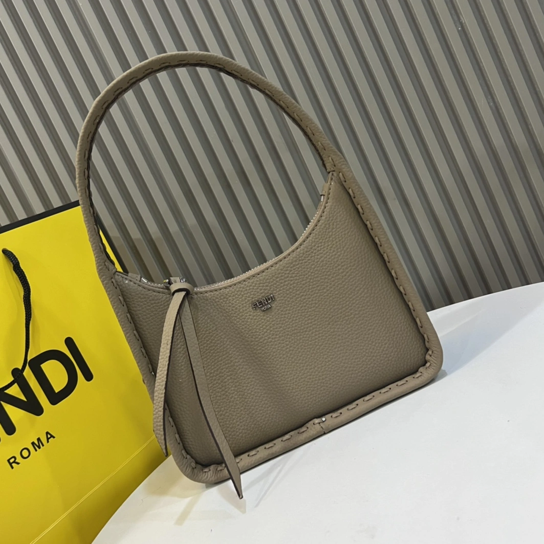 ModernLook 993 Fendi AAA Quality Handbags For Women