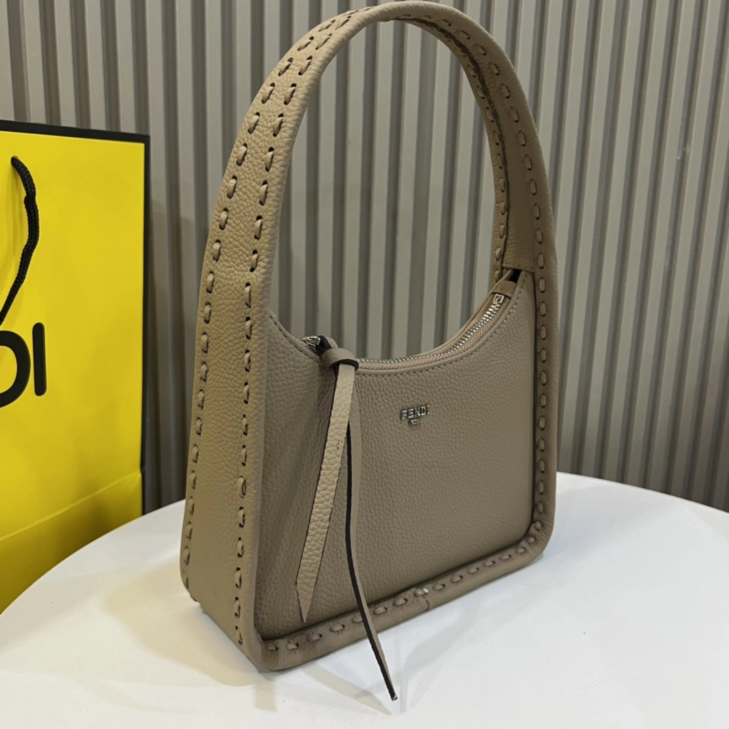 ModernLook 993 Fendi AAA Quality Handbags For Women