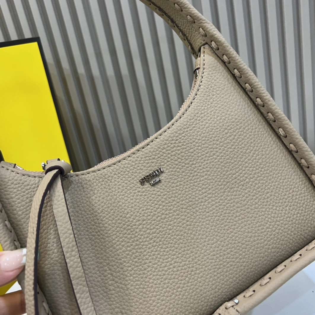 ModernLook 993 Fendi AAA Quality Handbags For Women