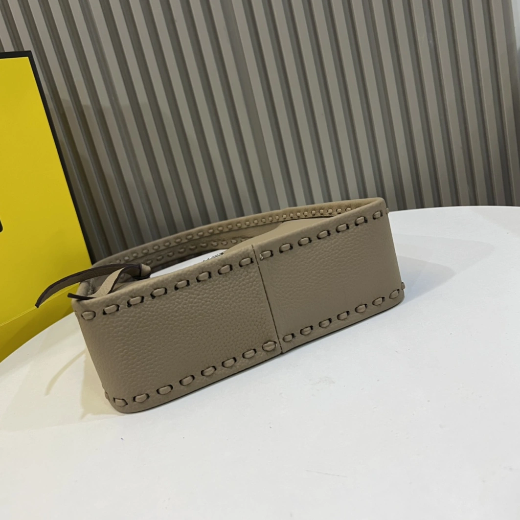 ModernLook 993 Fendi AAA Quality Handbags For Women