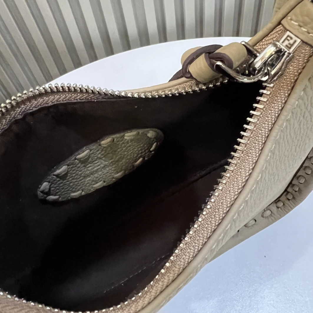 ModernLook 993 Fendi AAA Quality Handbags For Women