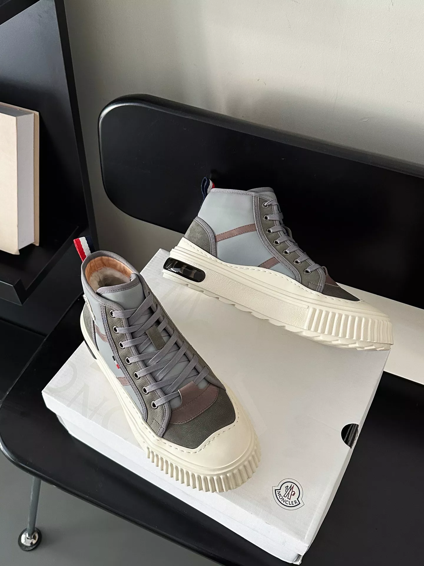 Moncler Boots For Men Cozy 8105