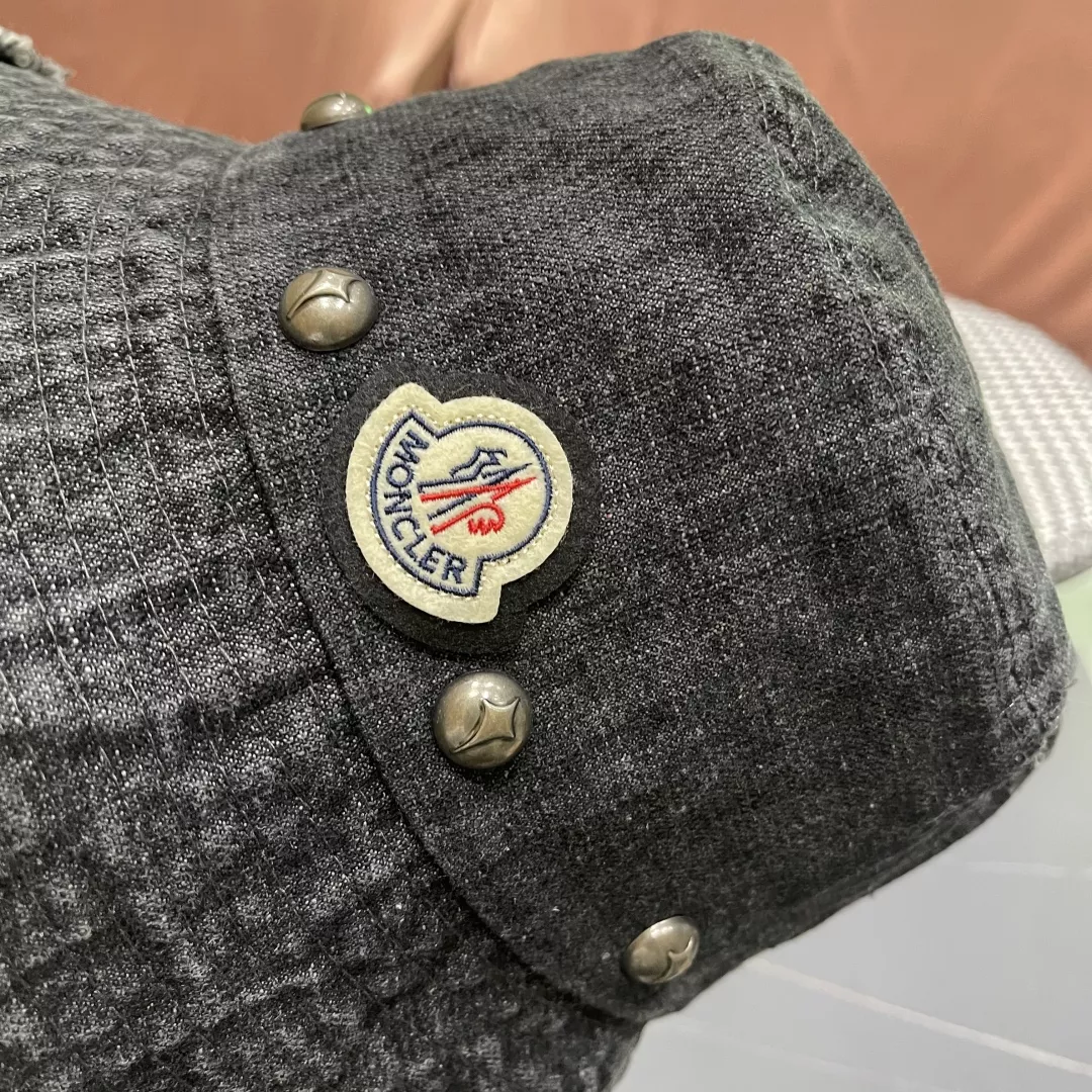 Moncler Caps Refined 5299