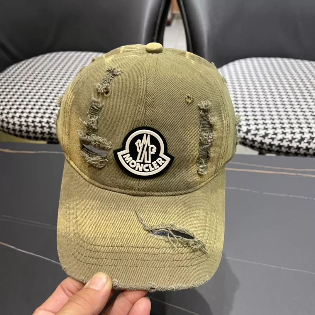 Moncler Caps Sleek 8543