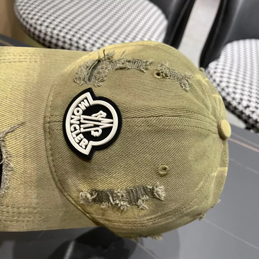 Moncler Caps Sleek 8543