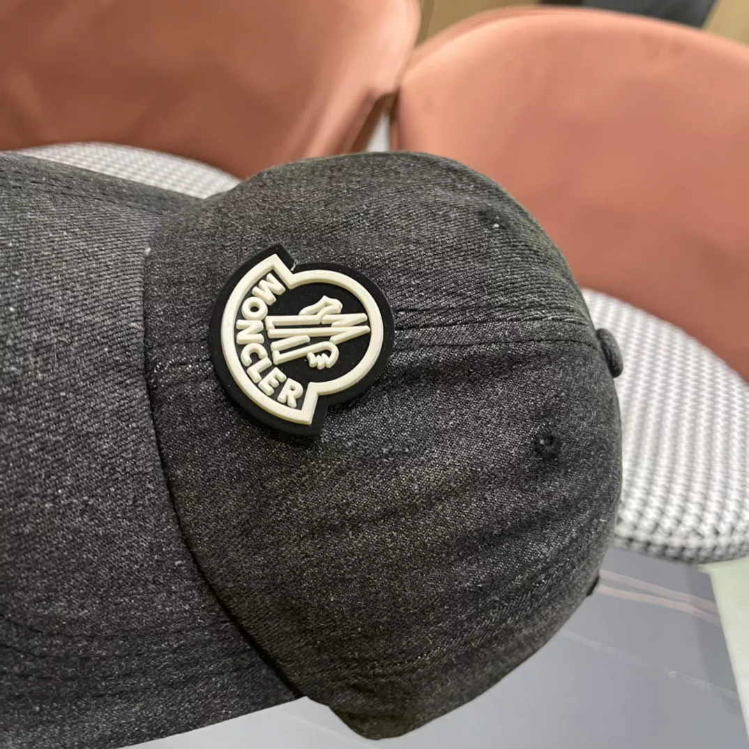 Moncler Caps Stylish 3886