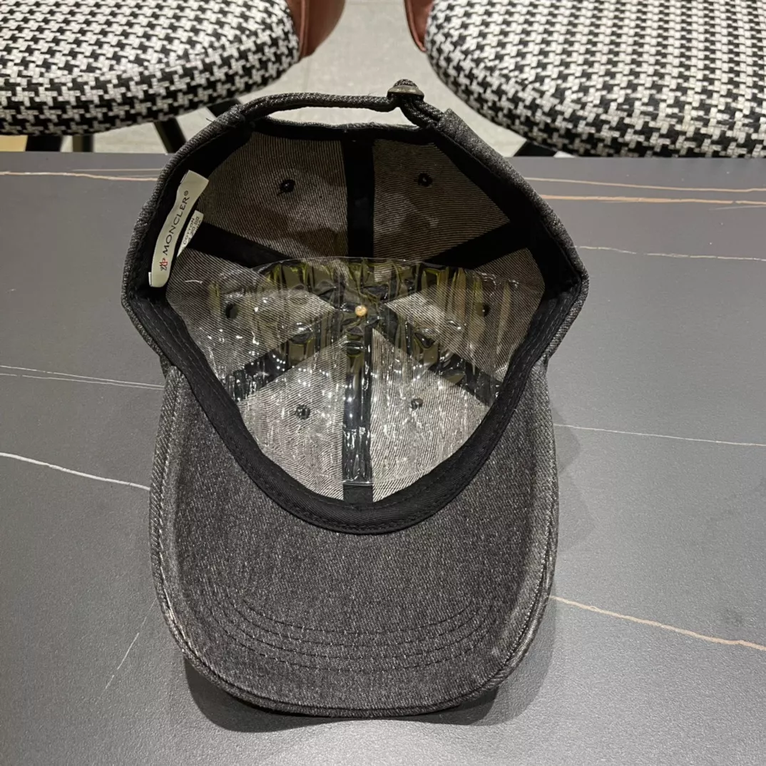 Moncler Caps Stylish 3886