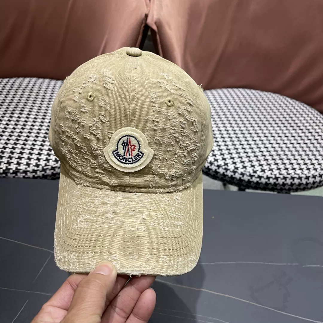 Moncler Caps Vibrant 3356