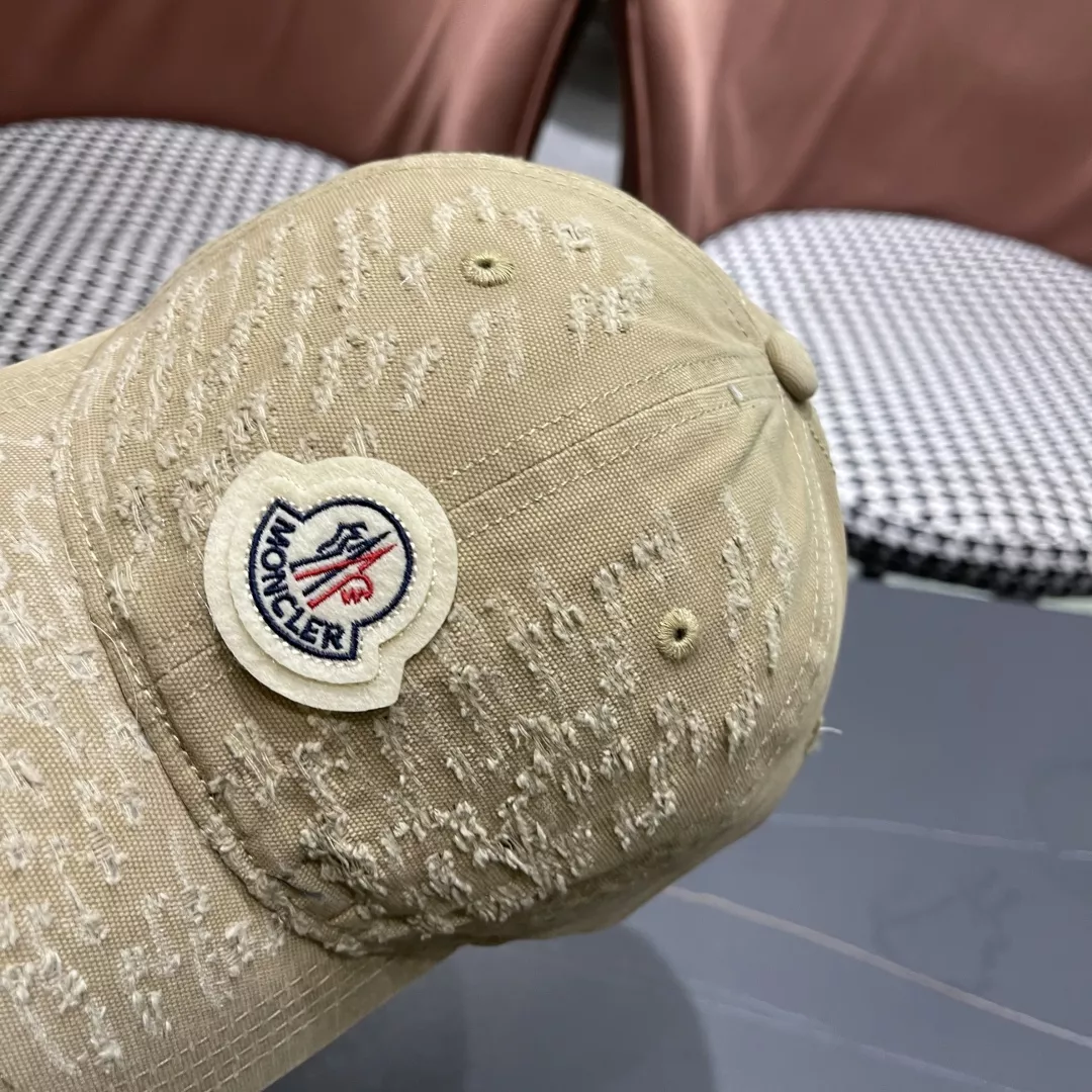 Moncler Caps Vibrant 3356