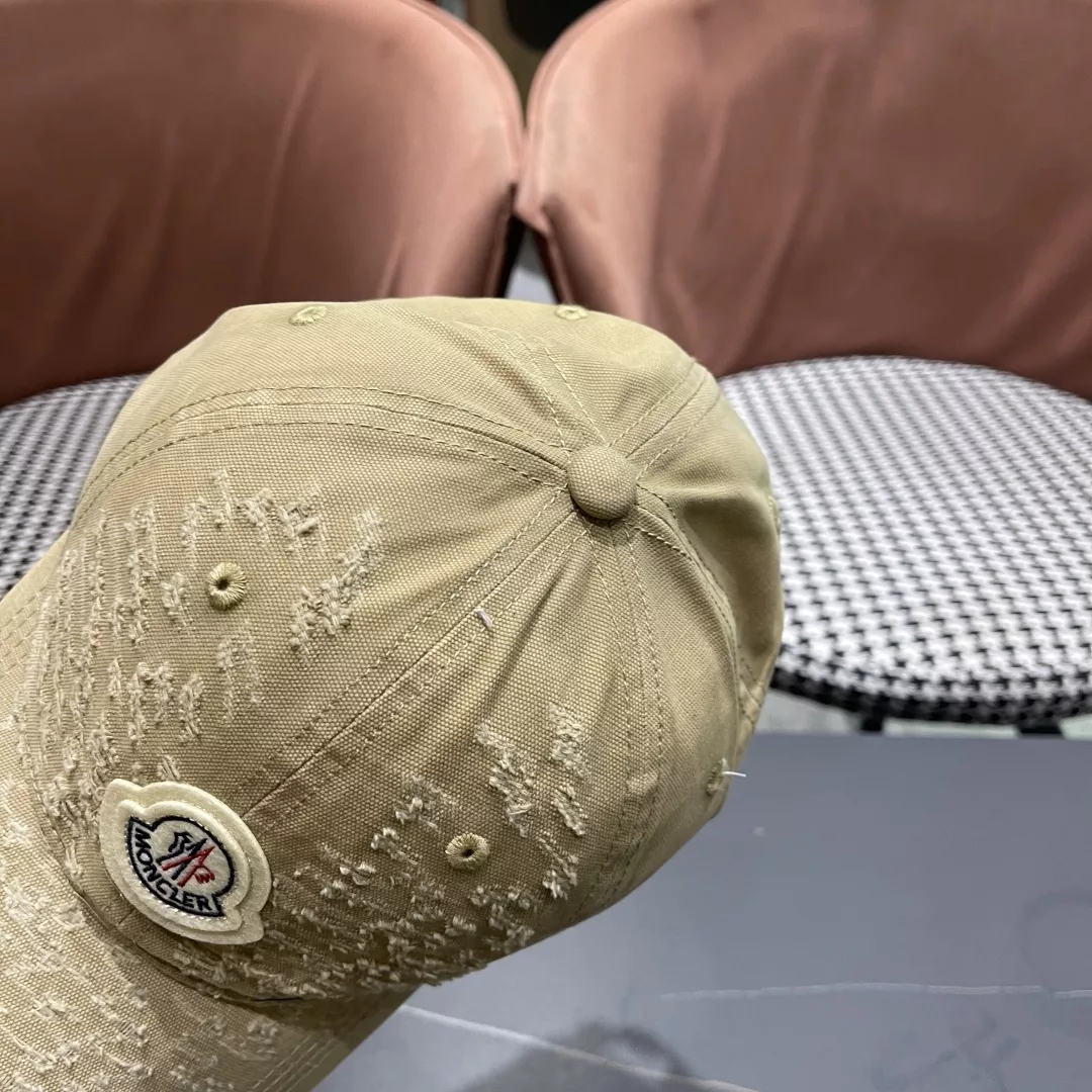 Moncler Caps Vibrant 3356