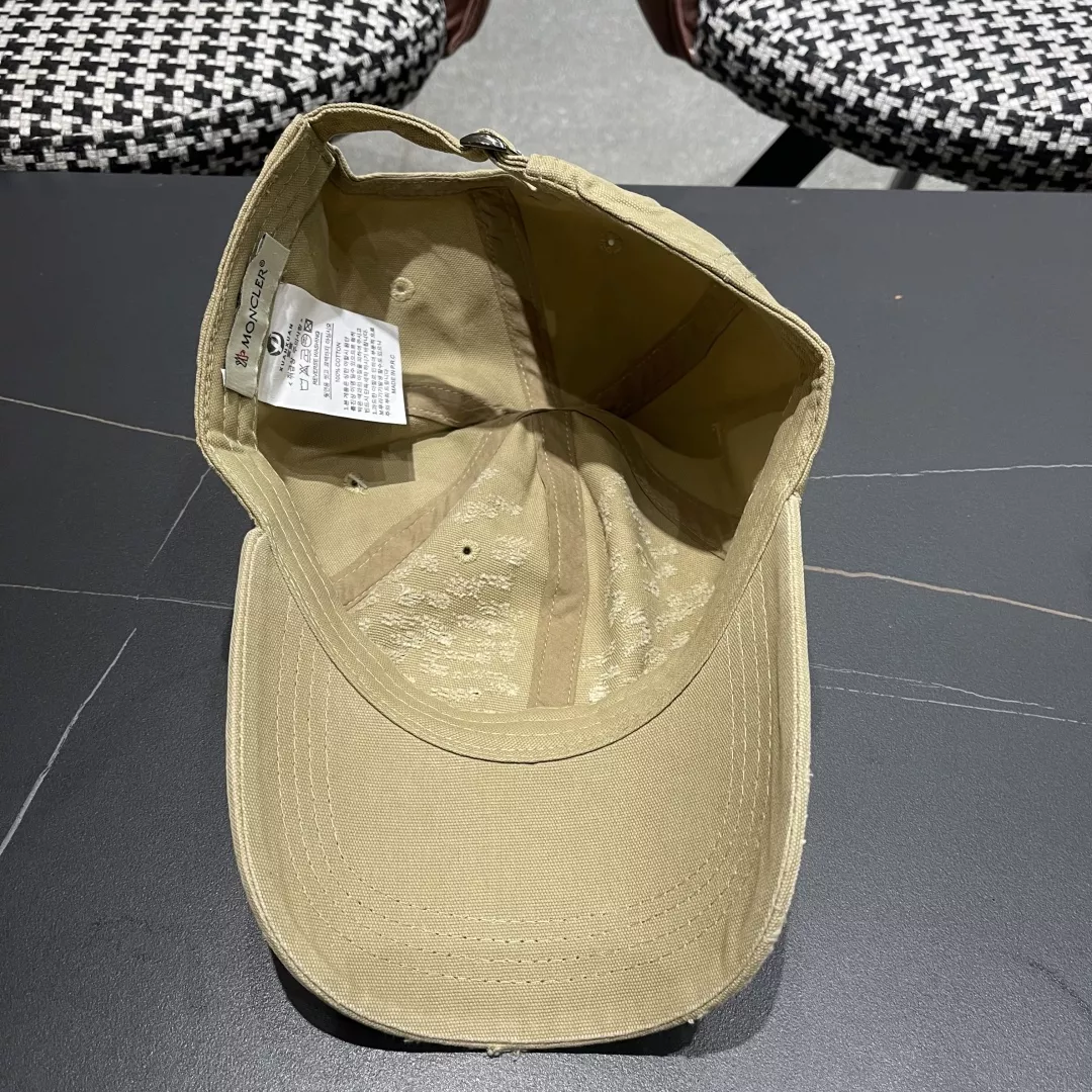 Moncler Caps Vibrant 3356