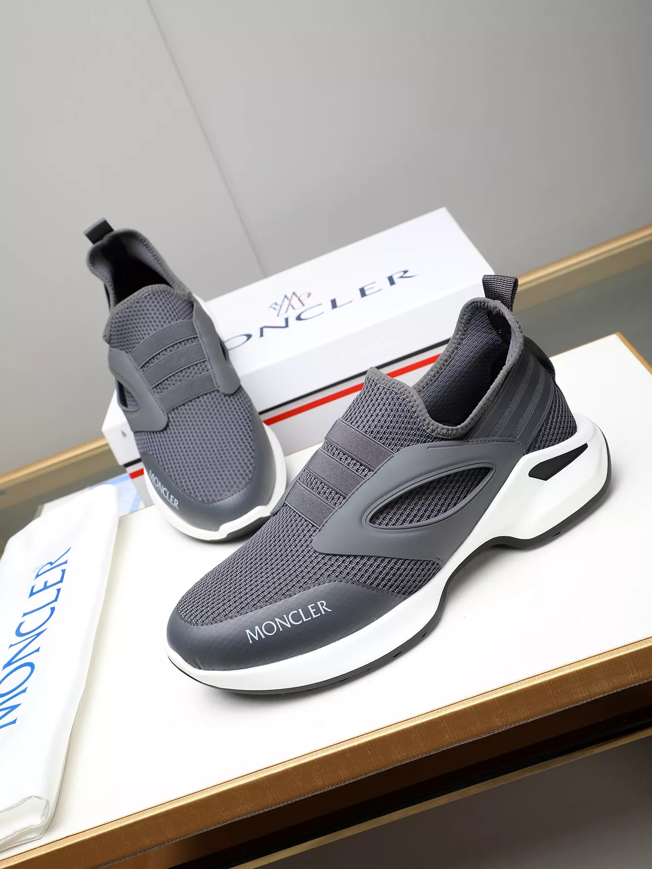Moncler Casual Shoes For Men Bold 2318