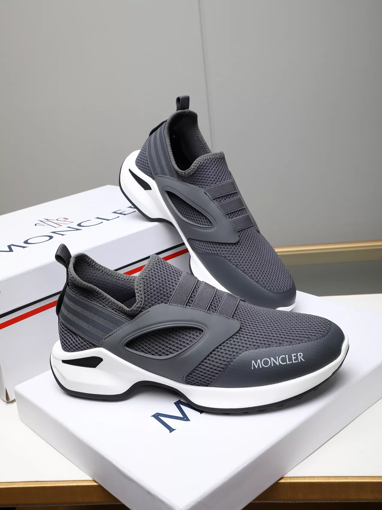 Moncler Casual Shoes For Men Bold 2318