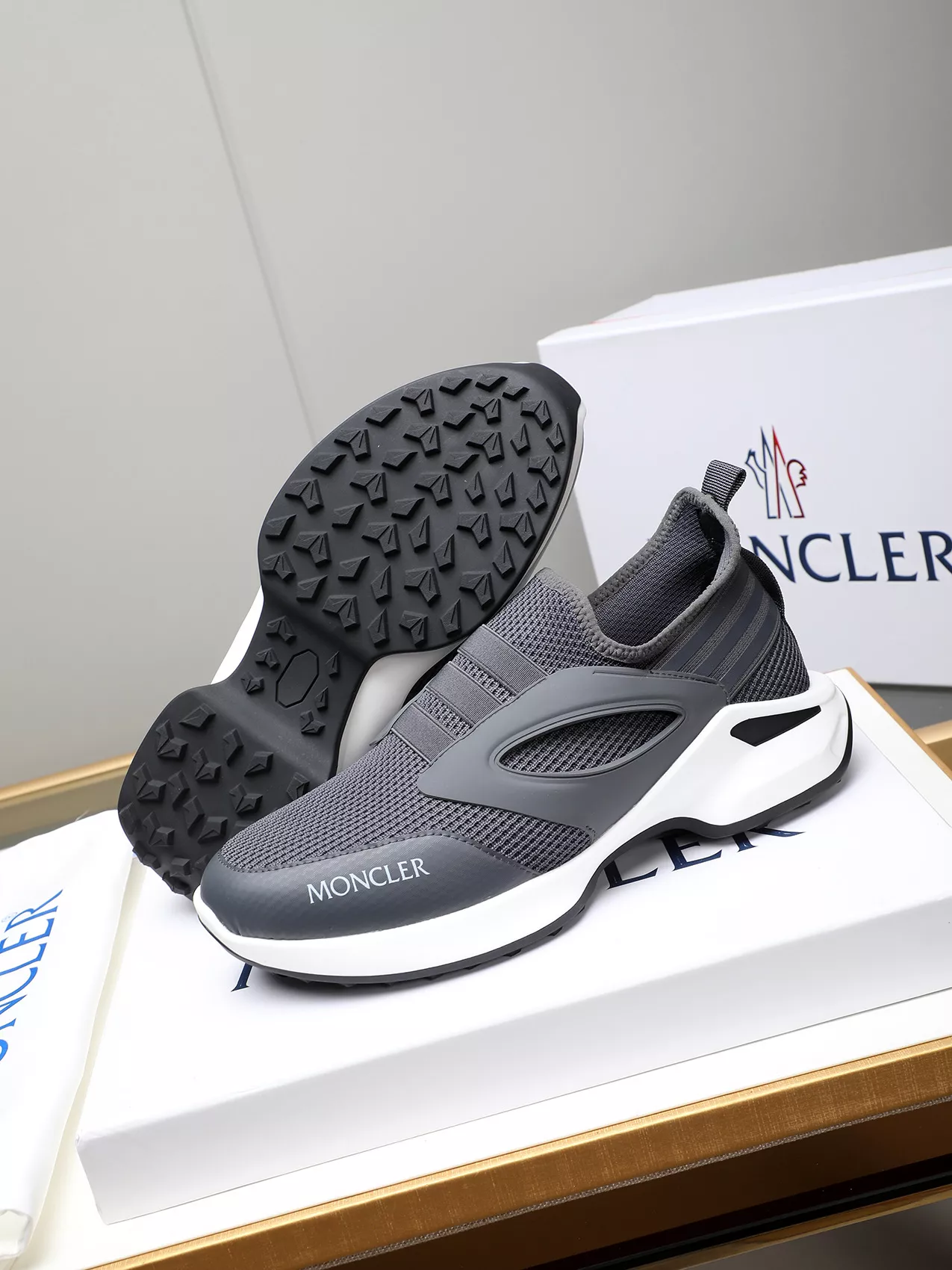 Moncler Casual Shoes For Men Bold 2318