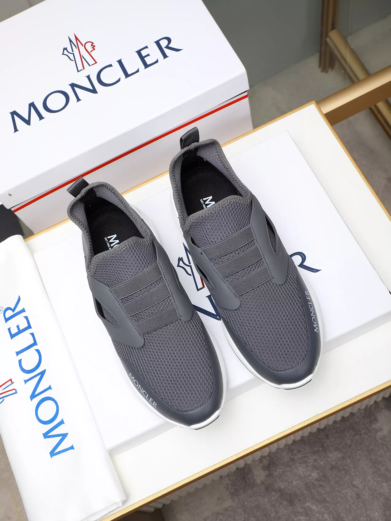 Moncler Casual Shoes For Men Bold 2318