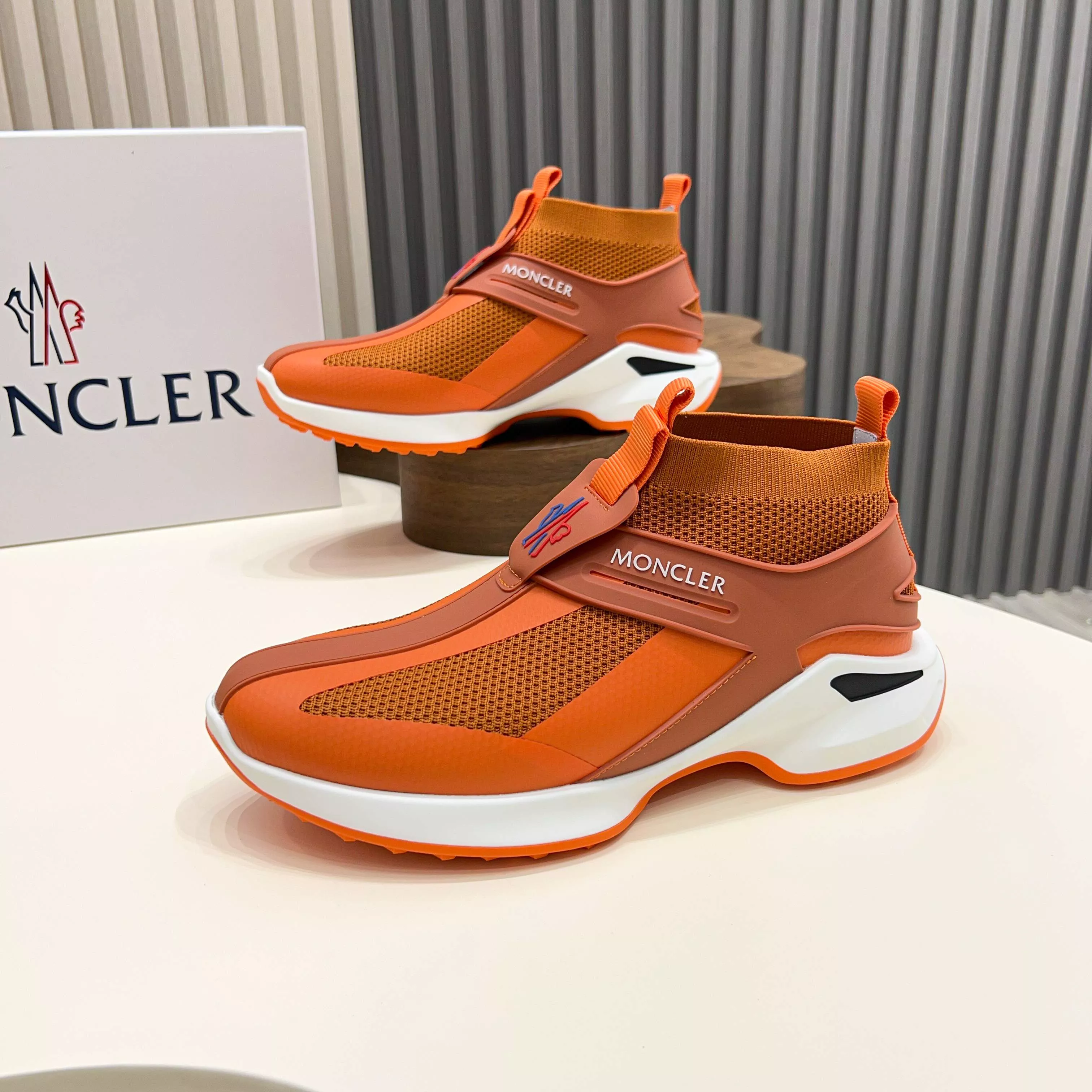 Moncler Casual Shoes For Men Compact 8247