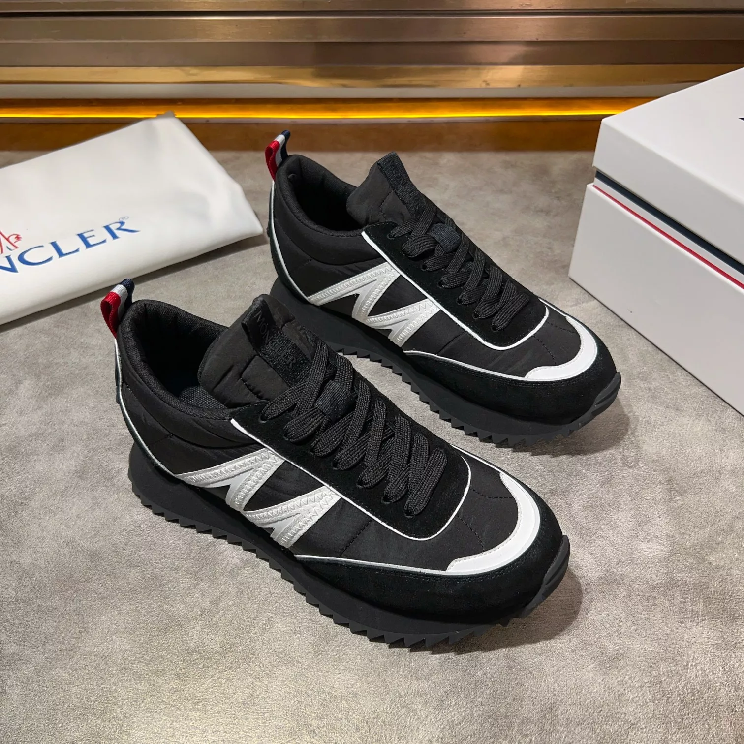 Moncler Casual Shoes For Men Fashionable 1061