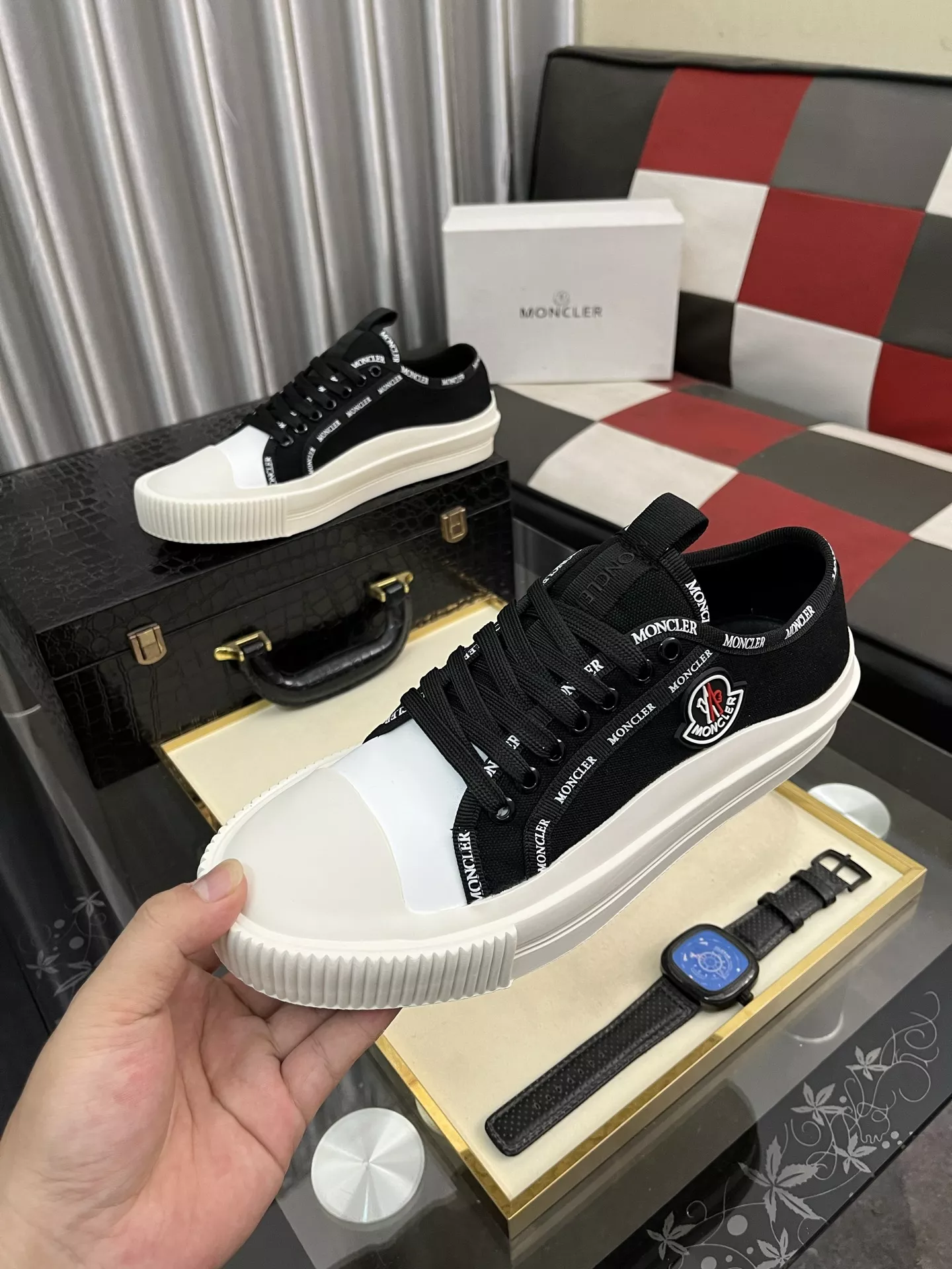 Moncler Casual Shoes For Men Minimalist 3980
