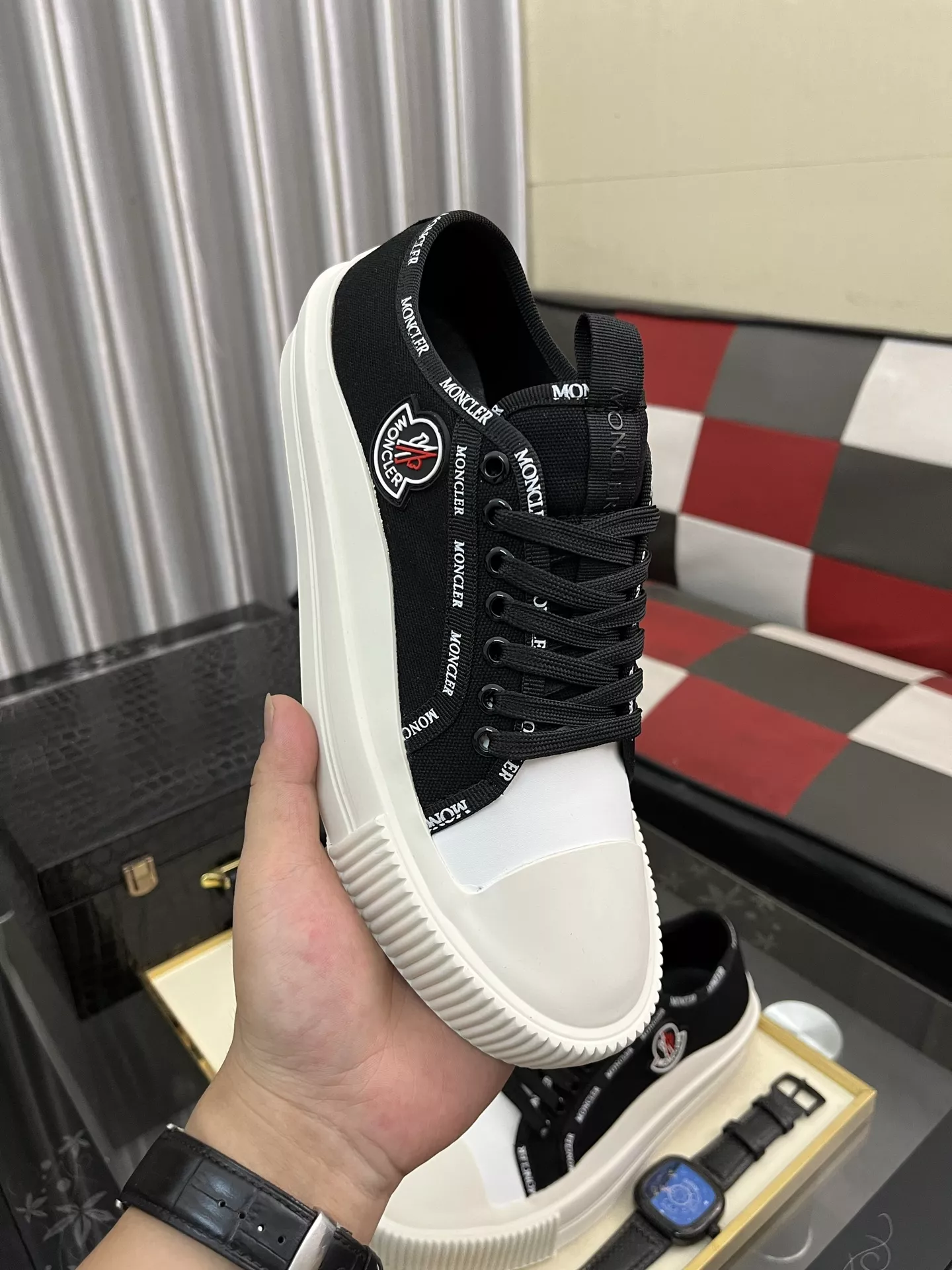 Moncler Casual Shoes For Men Minimalist 3980