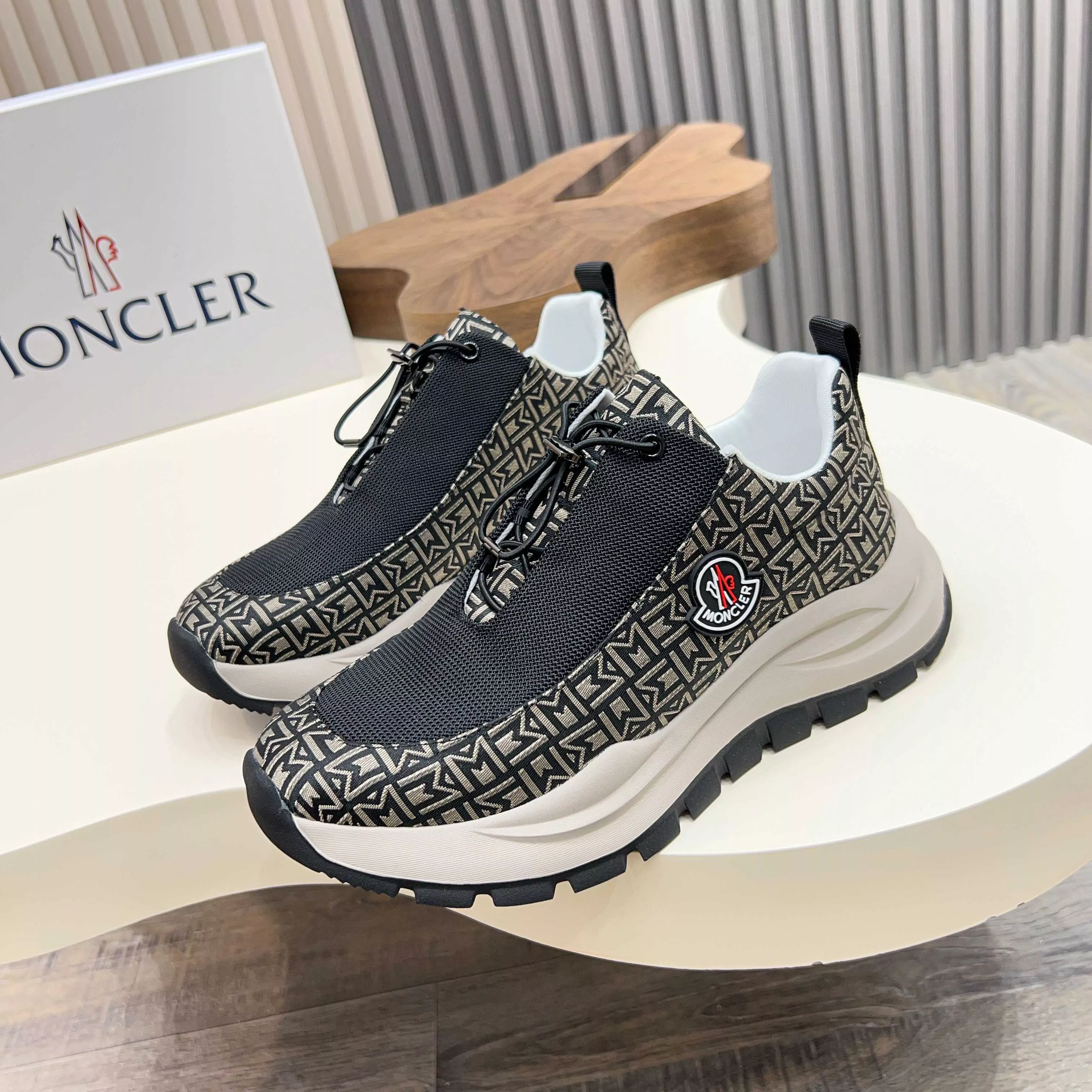 Moncler Casual Shoes For Men Refined 500