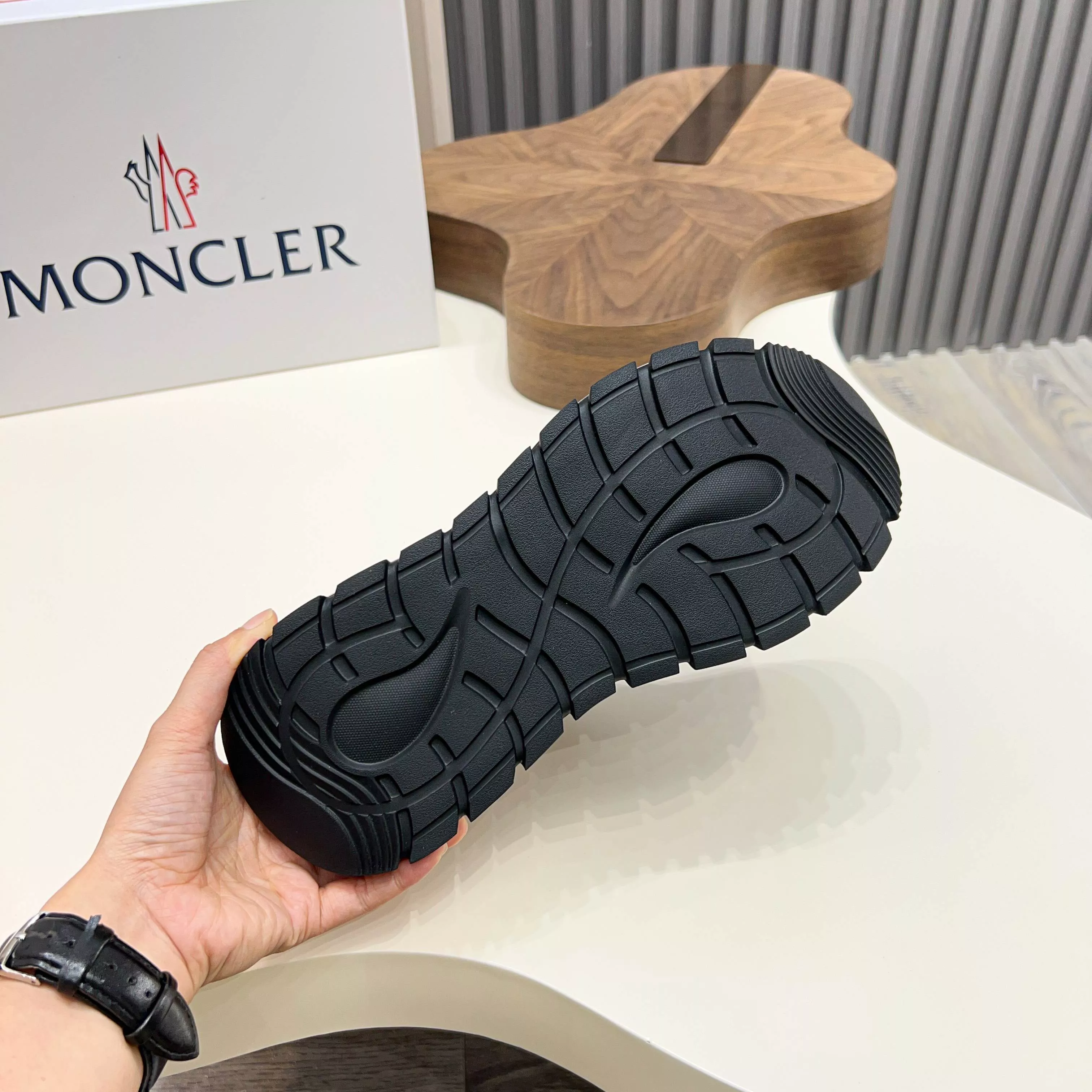 Moncler Casual Shoes For Men Refined 500