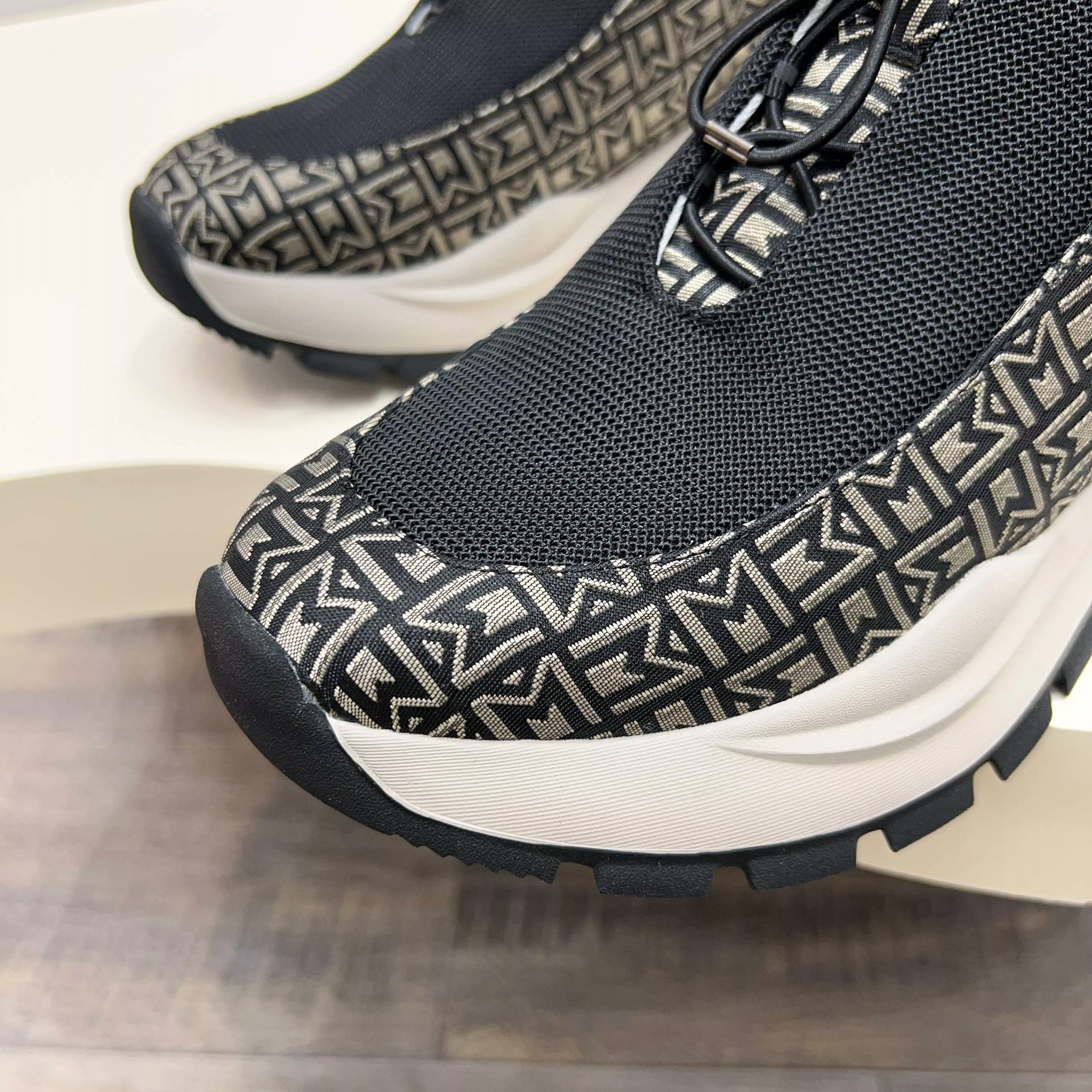 Moncler Casual Shoes For Men Refined 500