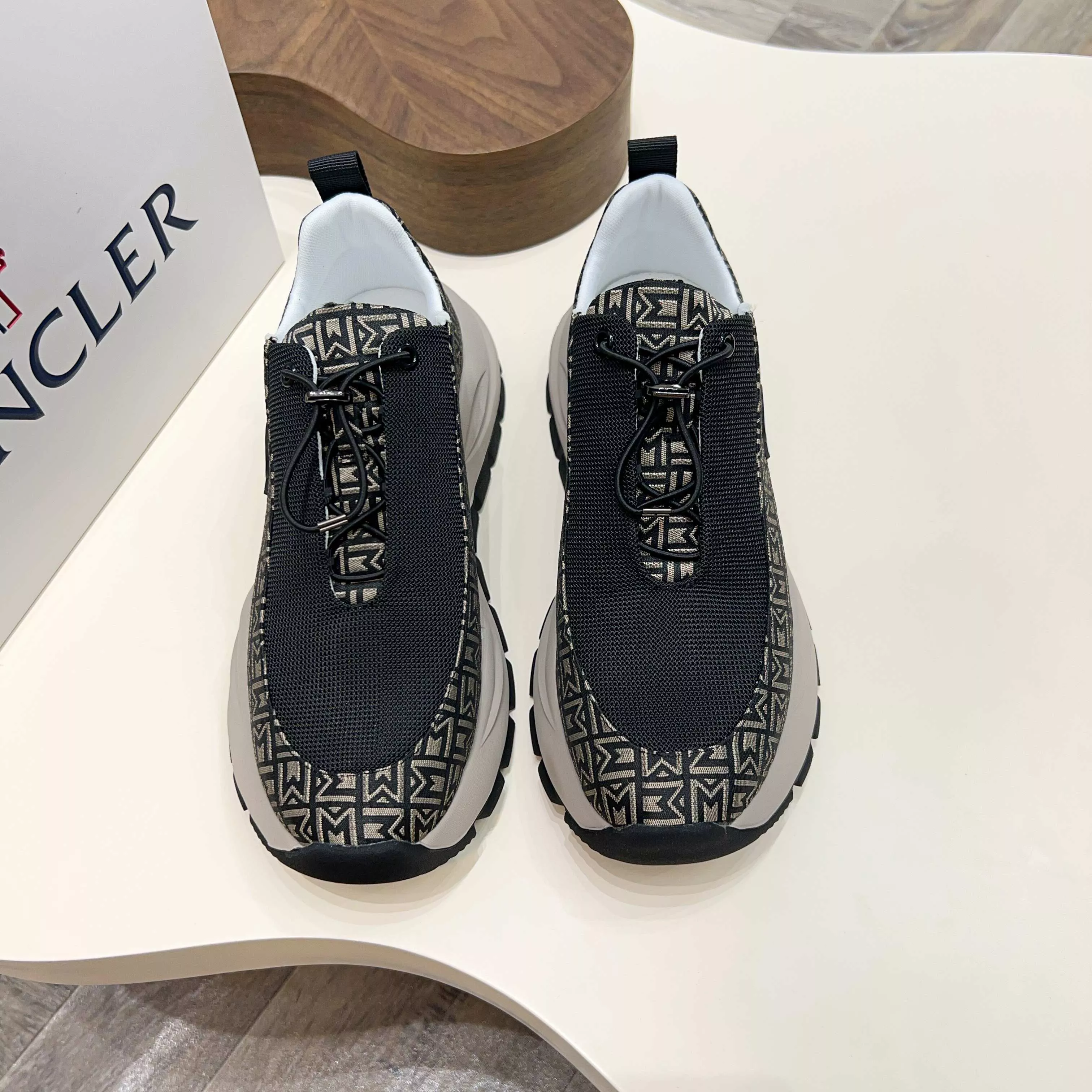 Moncler Casual Shoes For Men Refined 500