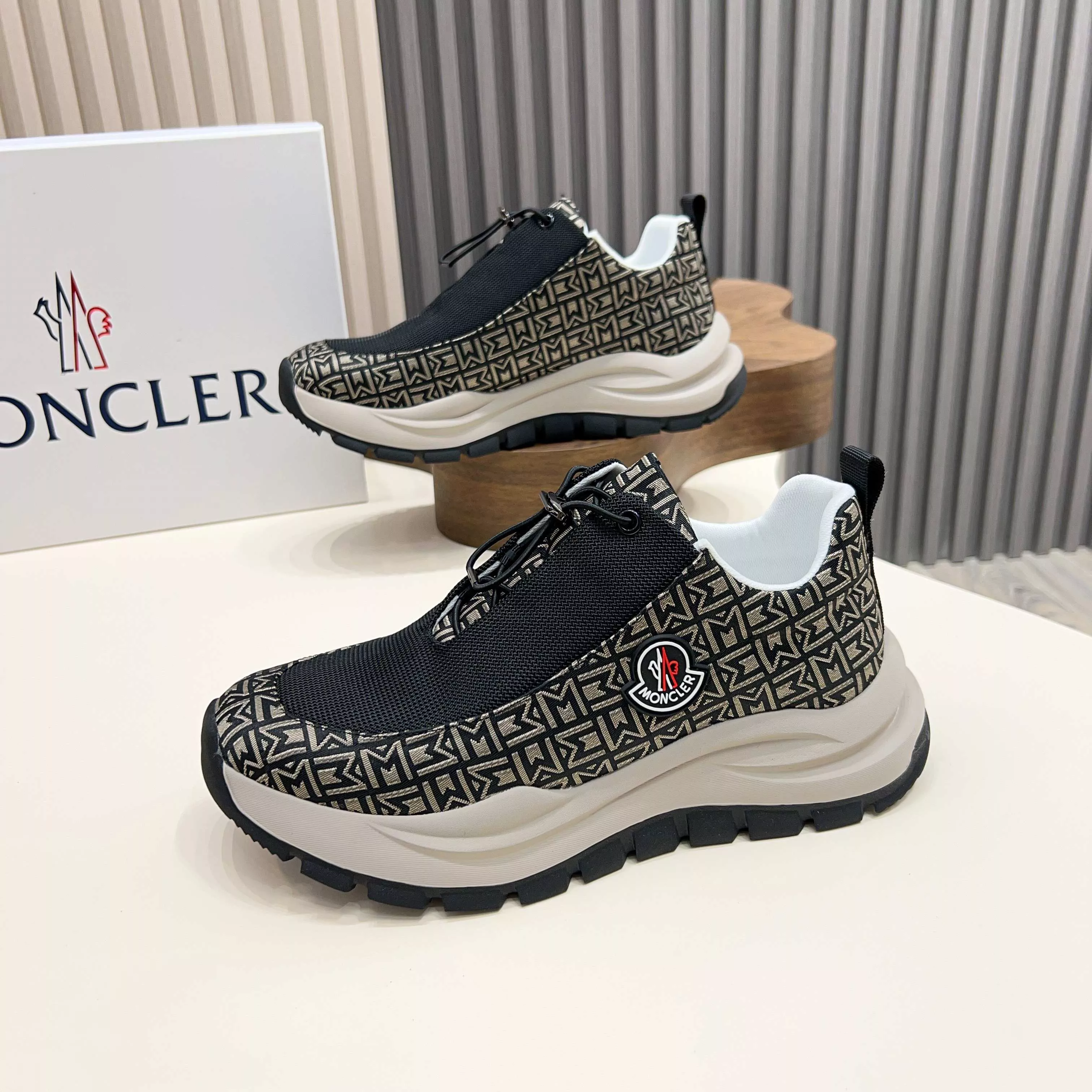 Moncler Casual Shoes For Men Refined 500