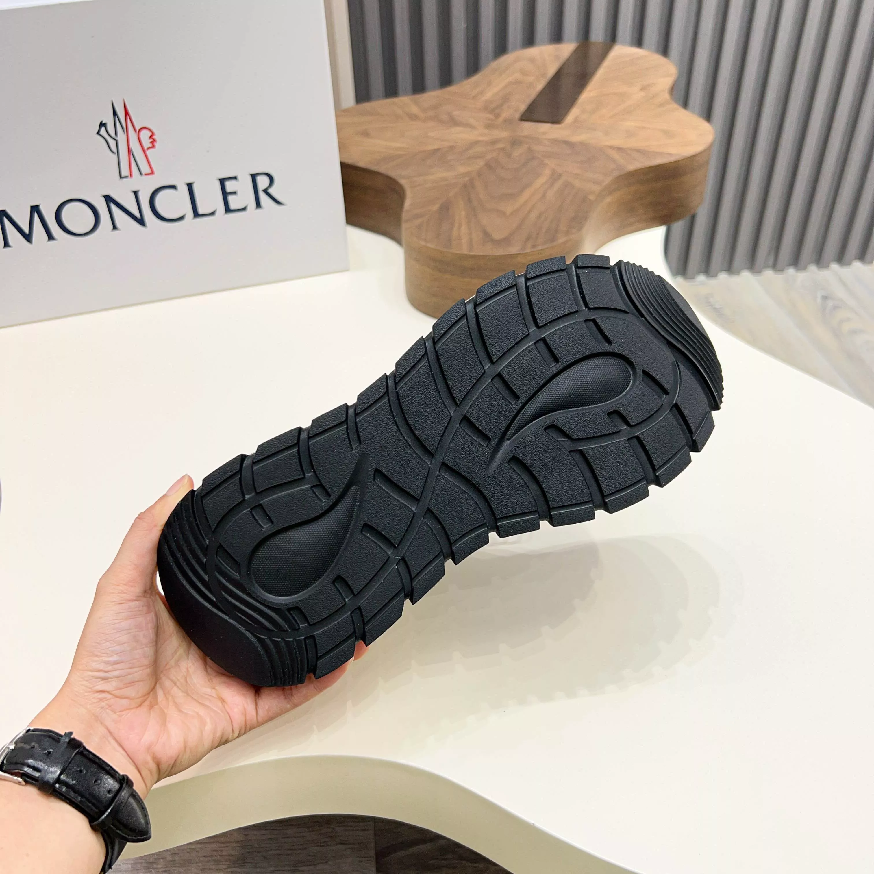Moncler Casual Shoes For Men Timeless 6051