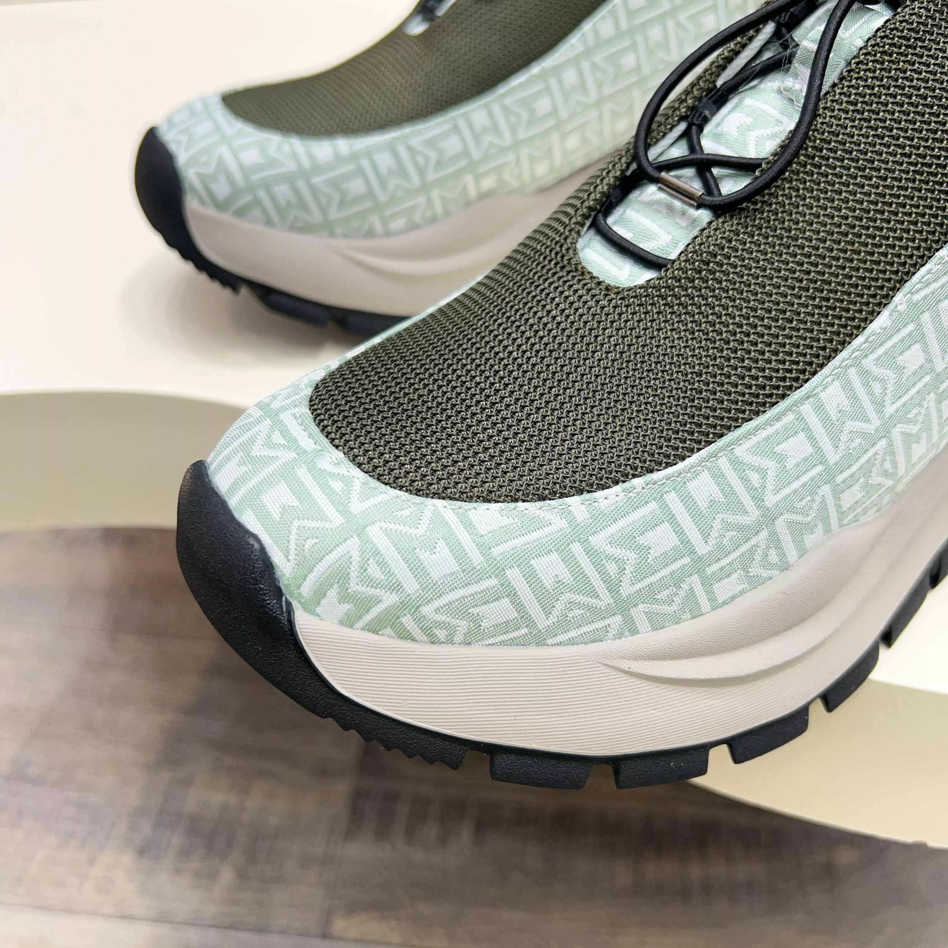 Moncler Casual Shoes For Men Timeless 6051