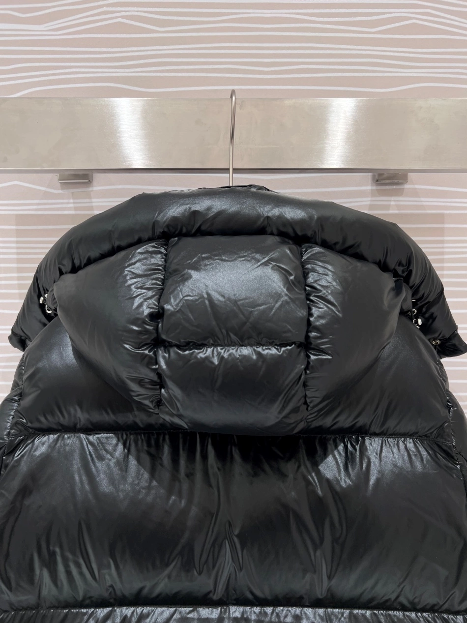 Moncler Down Feather Coat Long Sleeved For Men DailyWear 5617