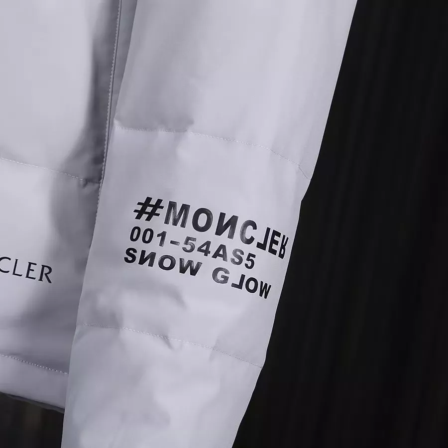 Moncler Down Feather Coat Long Sleeved For Men Efficient 7092