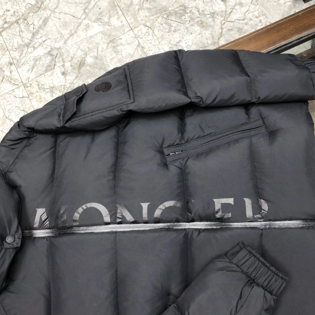 Moncler Down Feather Coat Long Sleeved For Men Efficient 7697