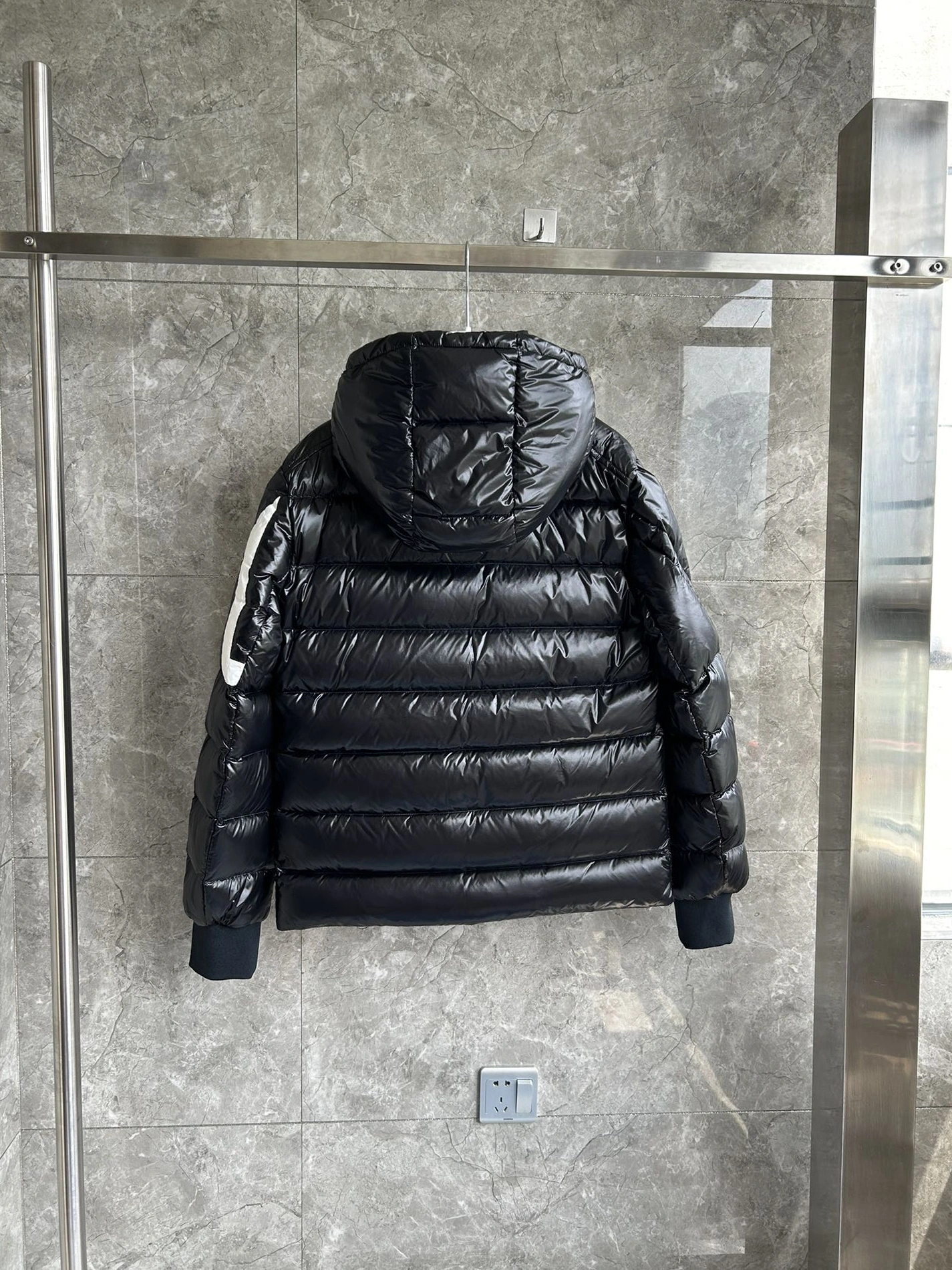 Moncler Down Feather Coat Long Sleeved For Men EyeCatching 8154