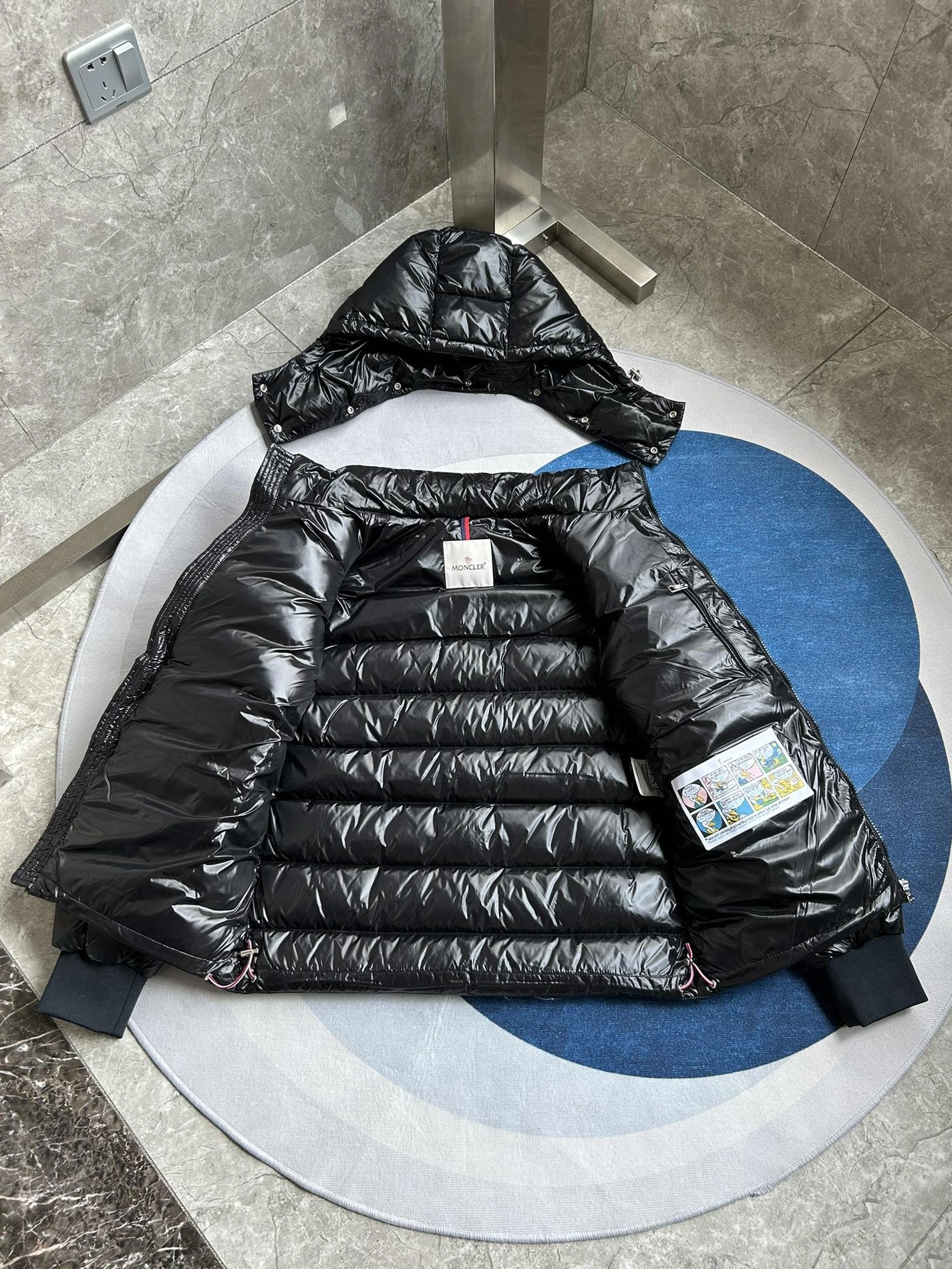 Moncler Down Feather Coat Long Sleeved For Men EyeCatching 8154