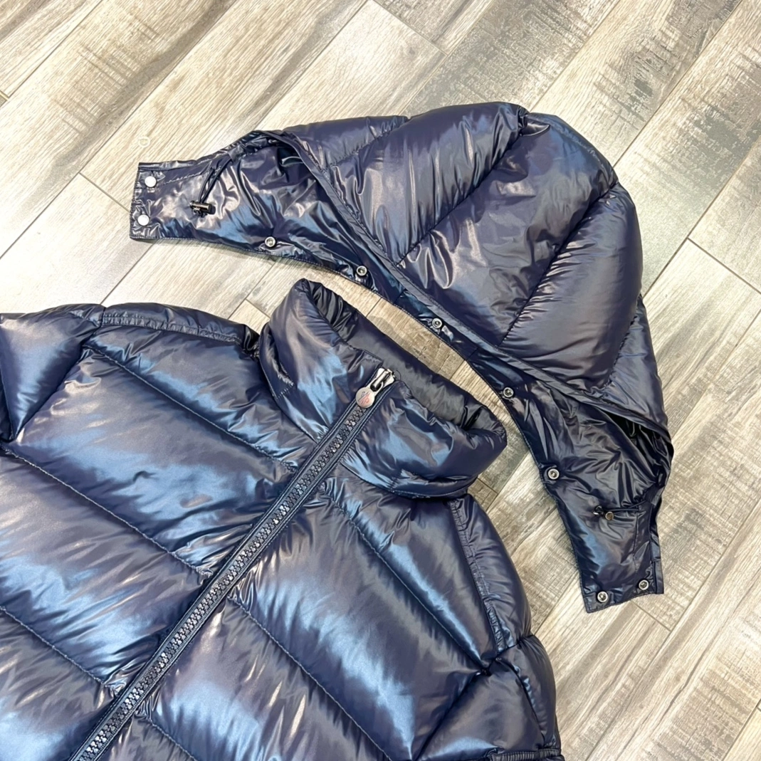 Moncler Down Feather Coat Long Sleeved For Unisex Compact 107