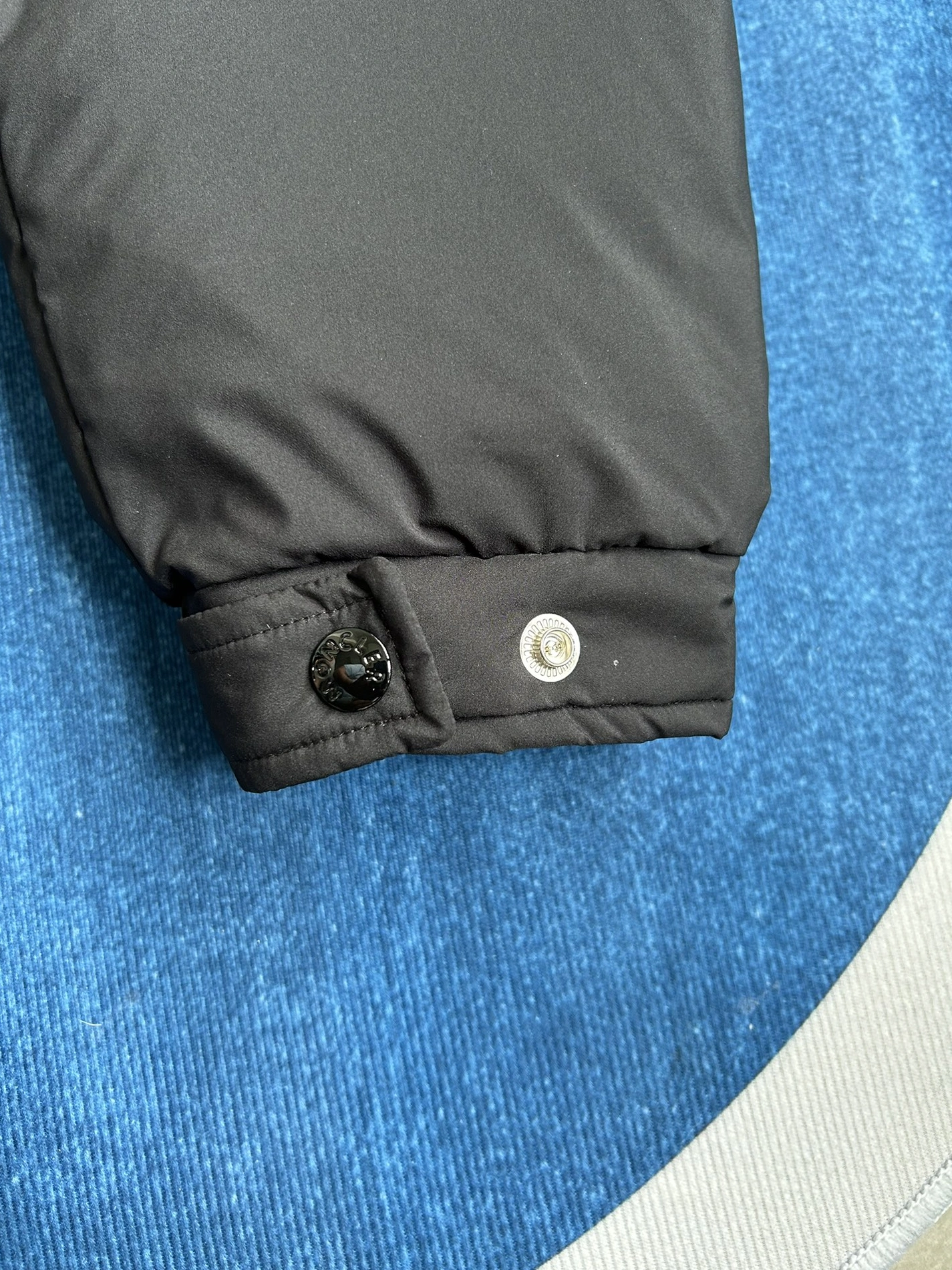 Moncler Down Feather Coat Long Sleeved For Unisex Elegant 4673