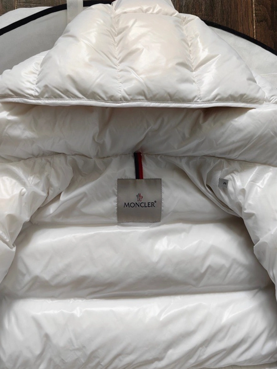 Moncler Down Feather Coat Long Sleeved For Unisex Timeless 4819