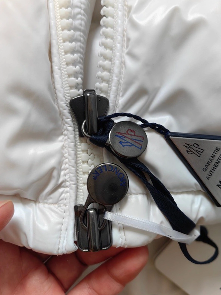 Moncler Down Feather Coat Long Sleeved For Unisex Timeless 4819