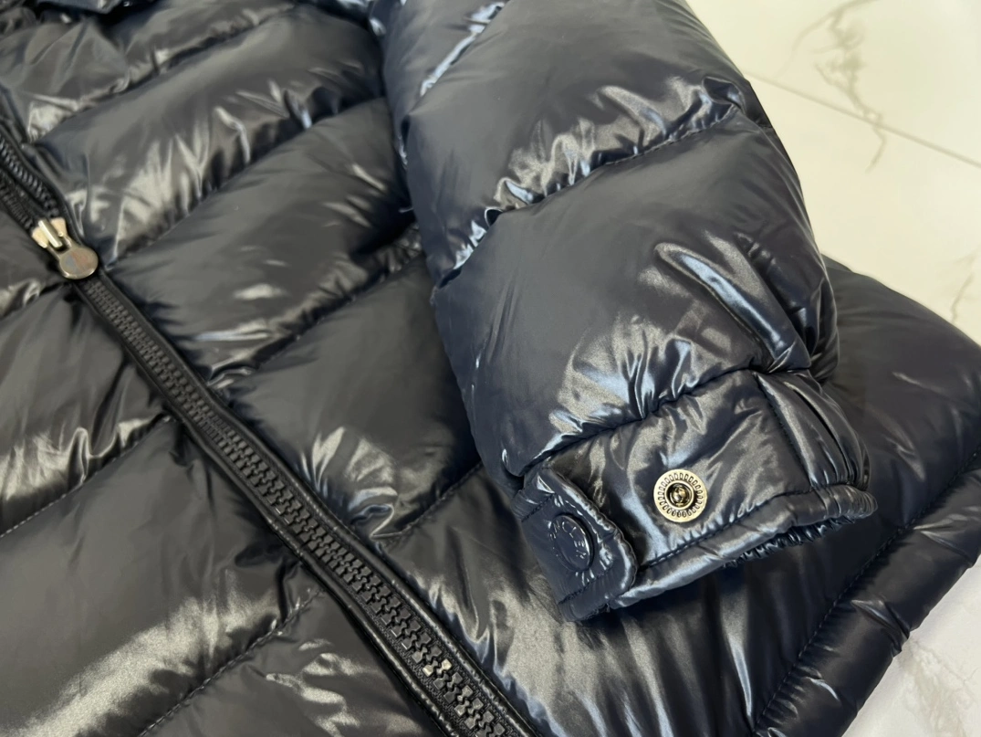 Moncler Down Feather Coat Long Sleeved For Unisex UrbanStyle 4539