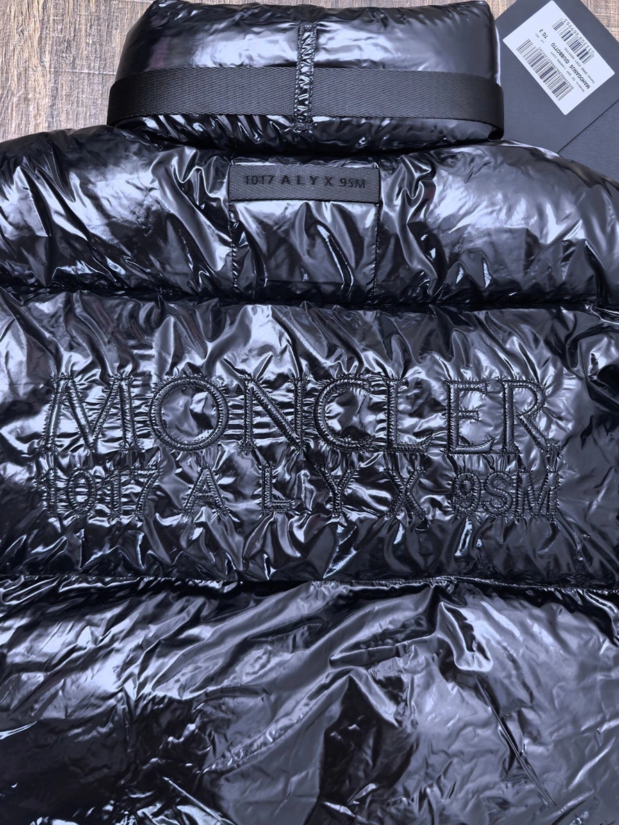 Moncler Down Feather Coat Long Sleeved For Unisex WellDesigned 7275