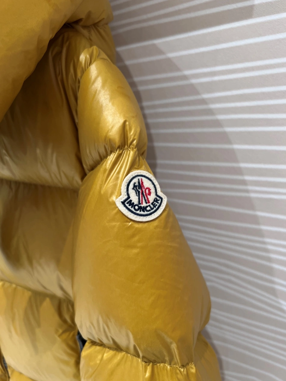 Moncler Down Feather Coat Long Sleeved For Women Comfortable 7621